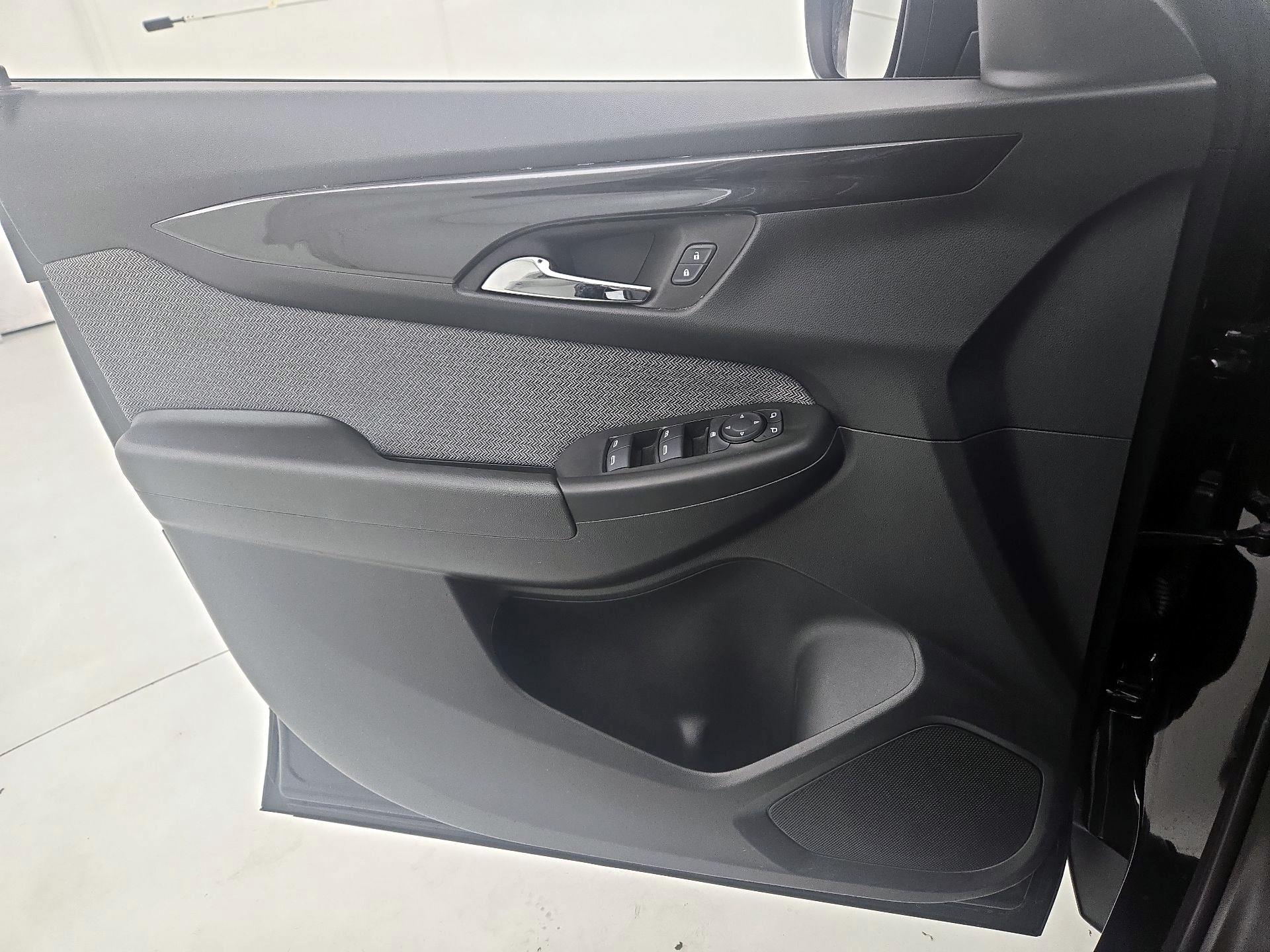Thumbnail: 2025 Chevrolet TrailBlazer - 12