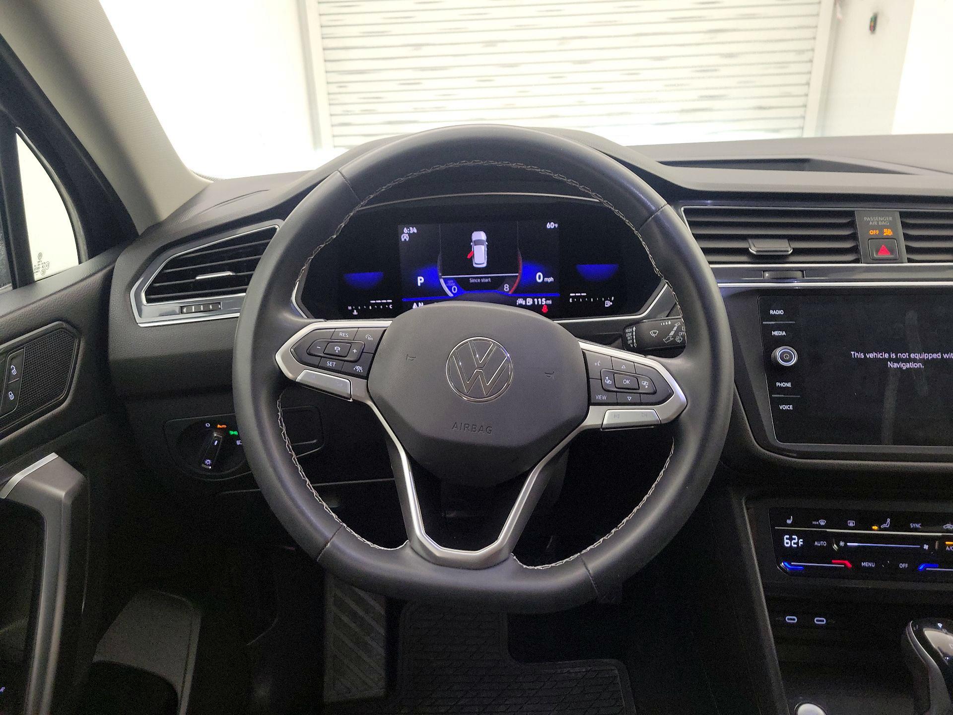 Thumbnail: 2022 Volkswagen Tiguan - 10