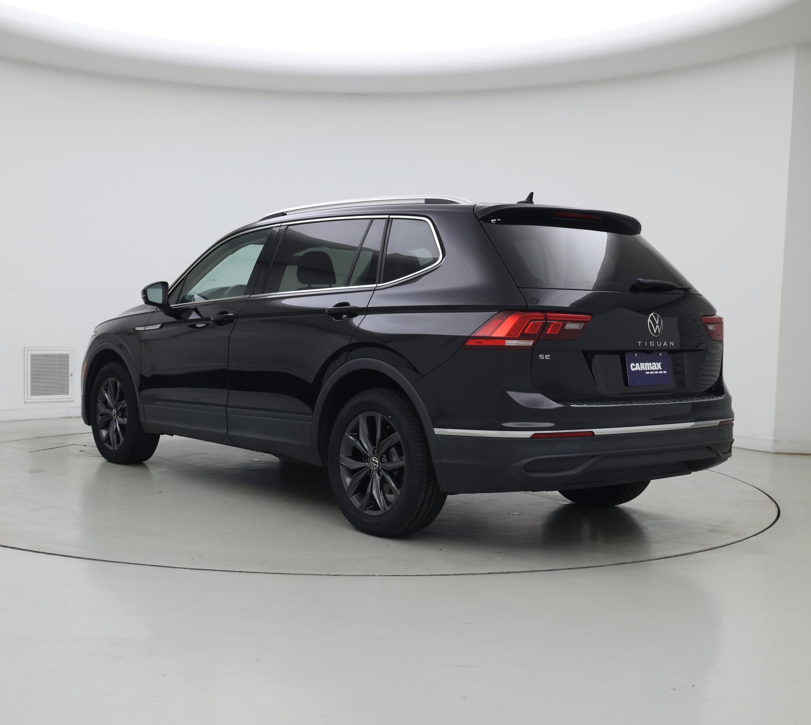 Thumbnail: 2022 Volkswagen Tiguan - 2