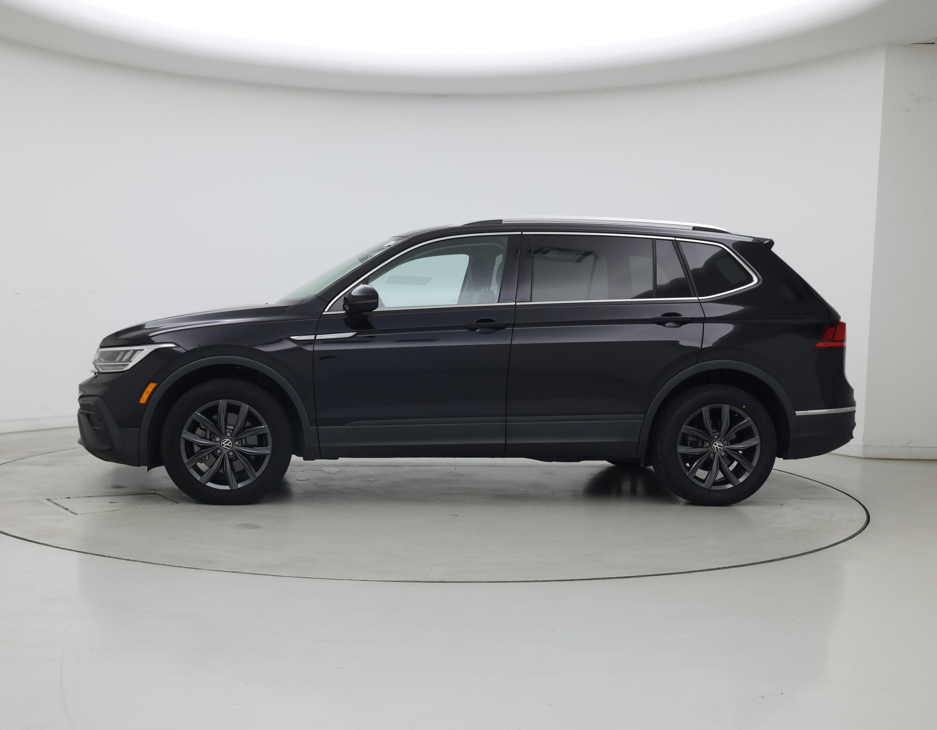 Thumbnail: 2022 Volkswagen Tiguan - 3
