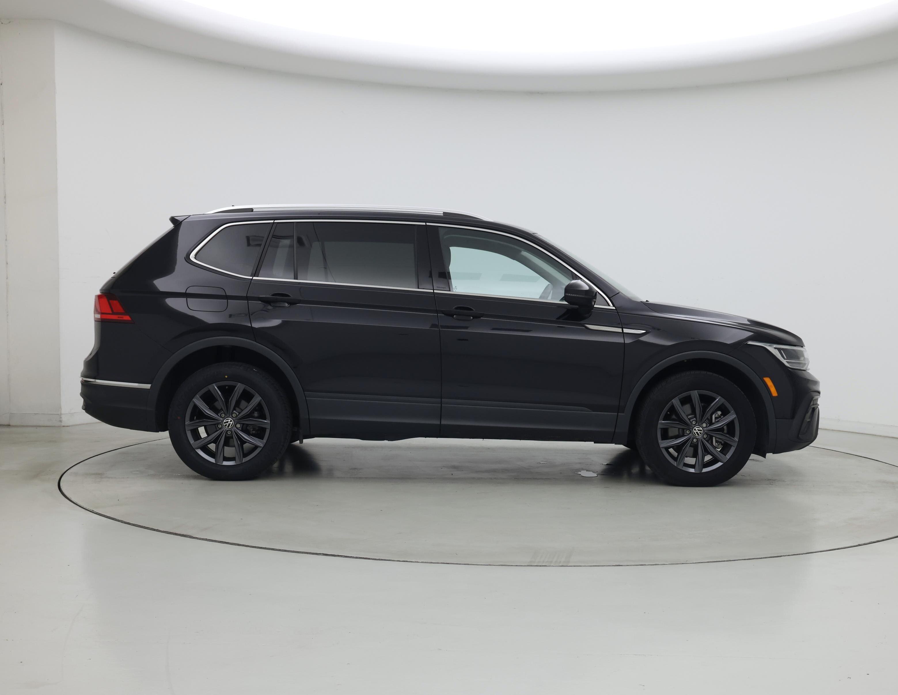 Thumbnail: 2022 Volkswagen Tiguan - 7