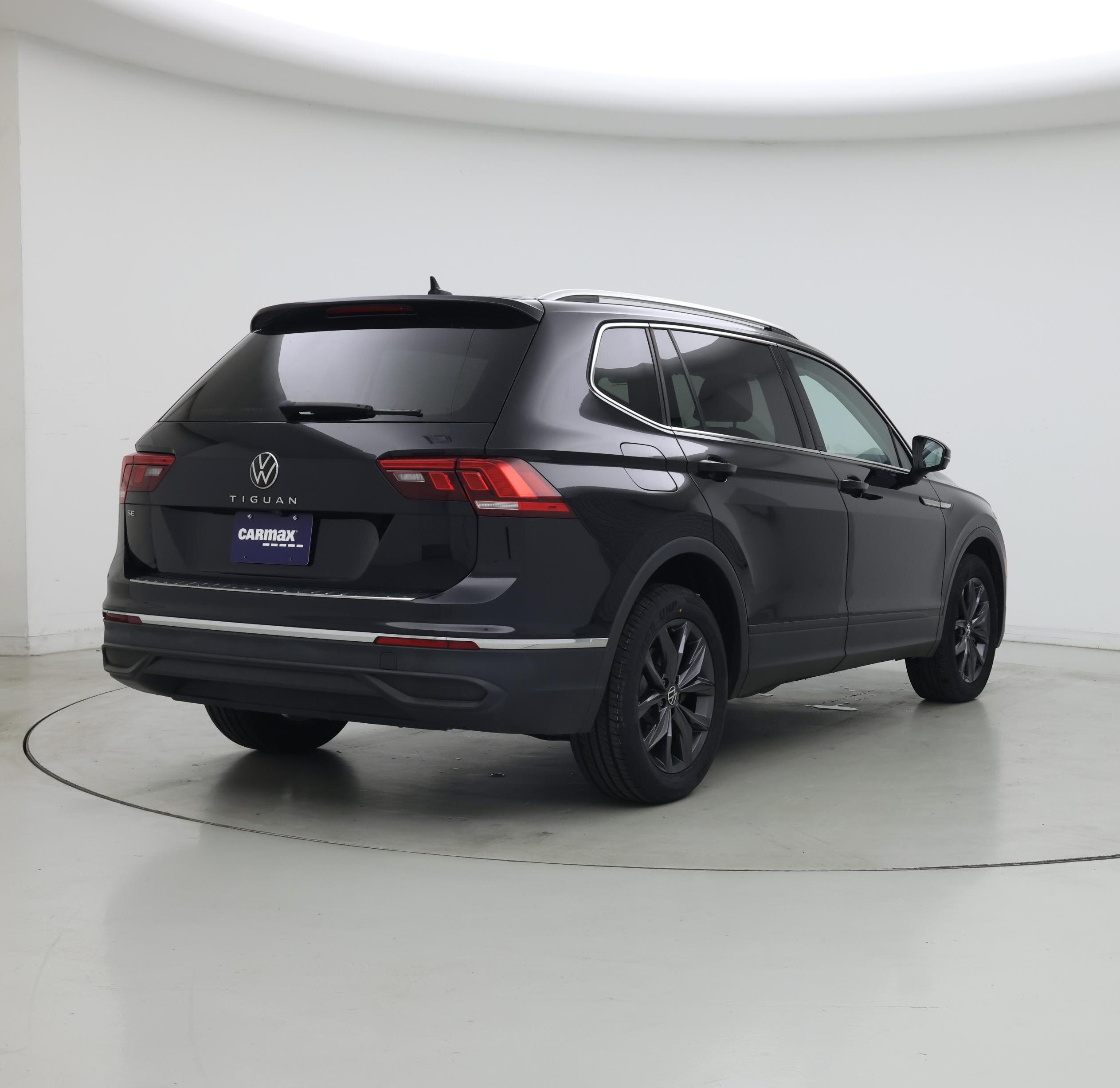 Thumbnail: 2022 Volkswagen Tiguan - 8