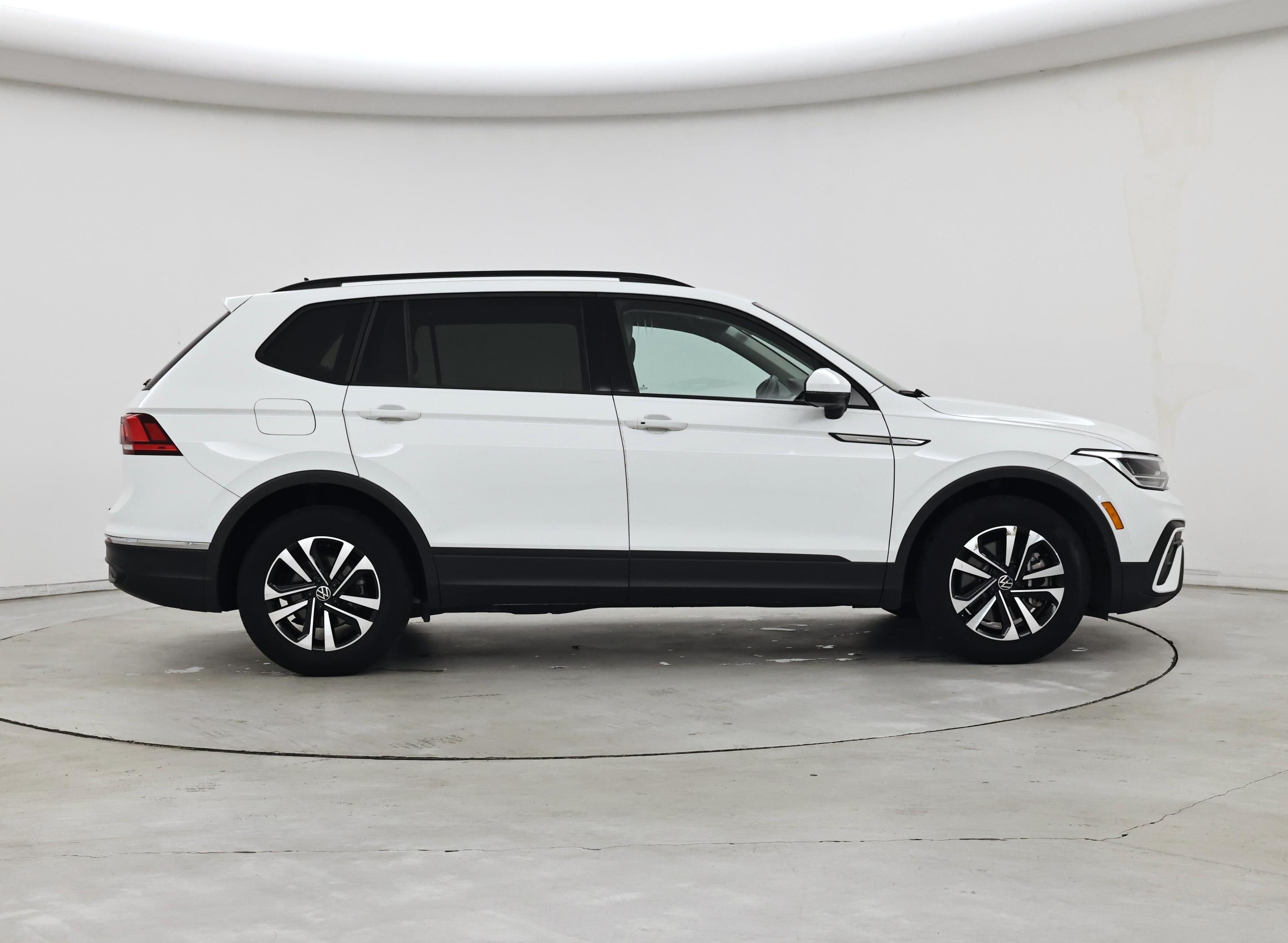 Thumbnail: 2024 Volkswagen Tiguan - 7
