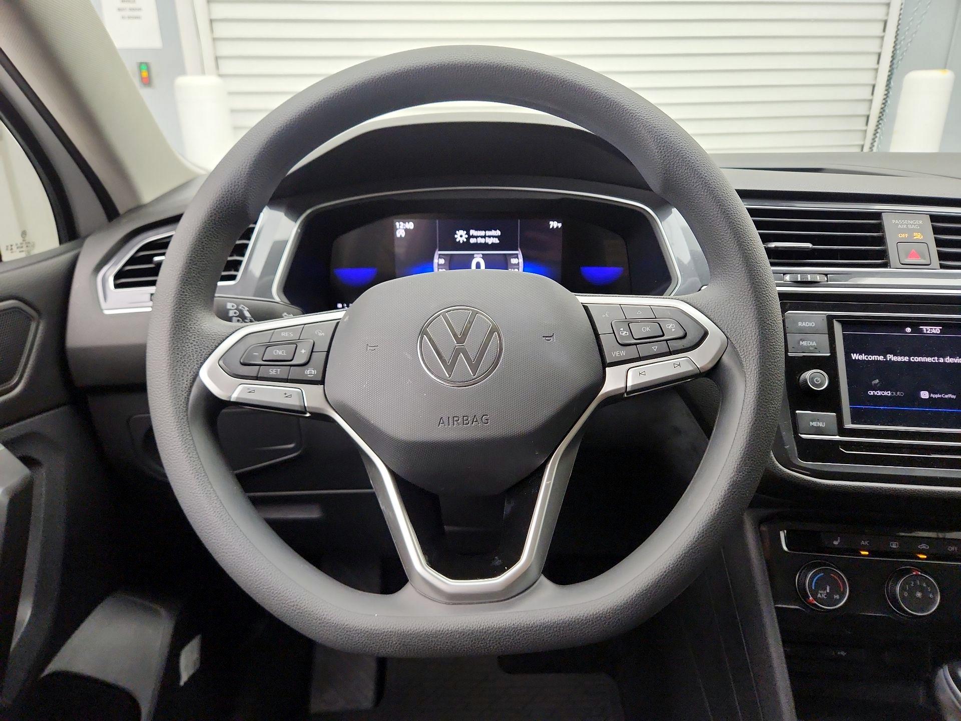 Thumbnail: 2023 Volkswagen Tiguan - 10