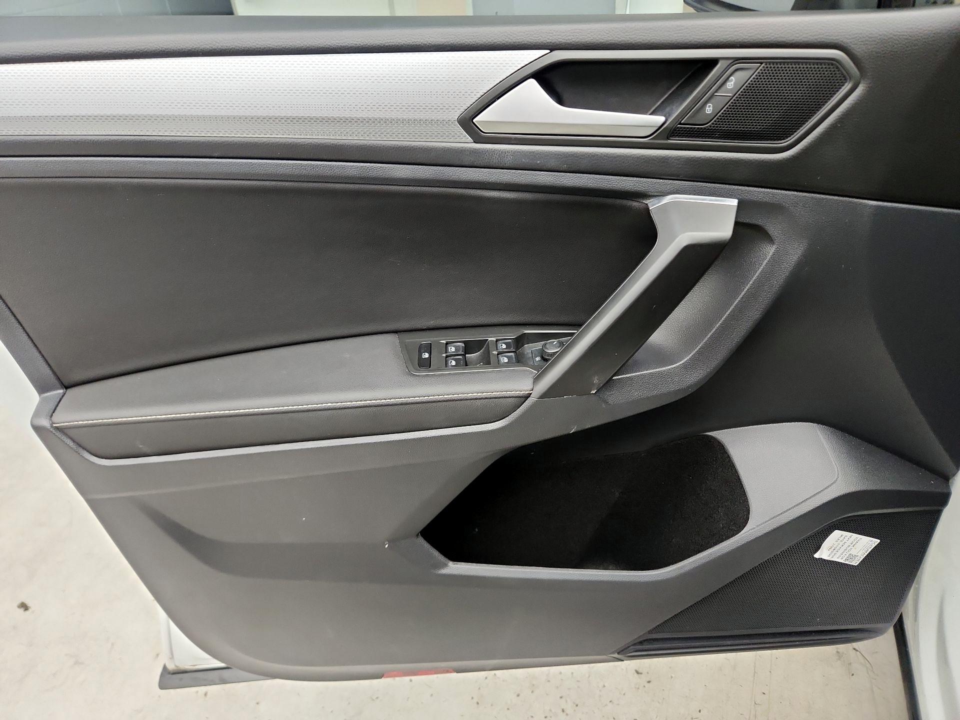 Thumbnail: 2023 Volkswagen Tiguan - 12