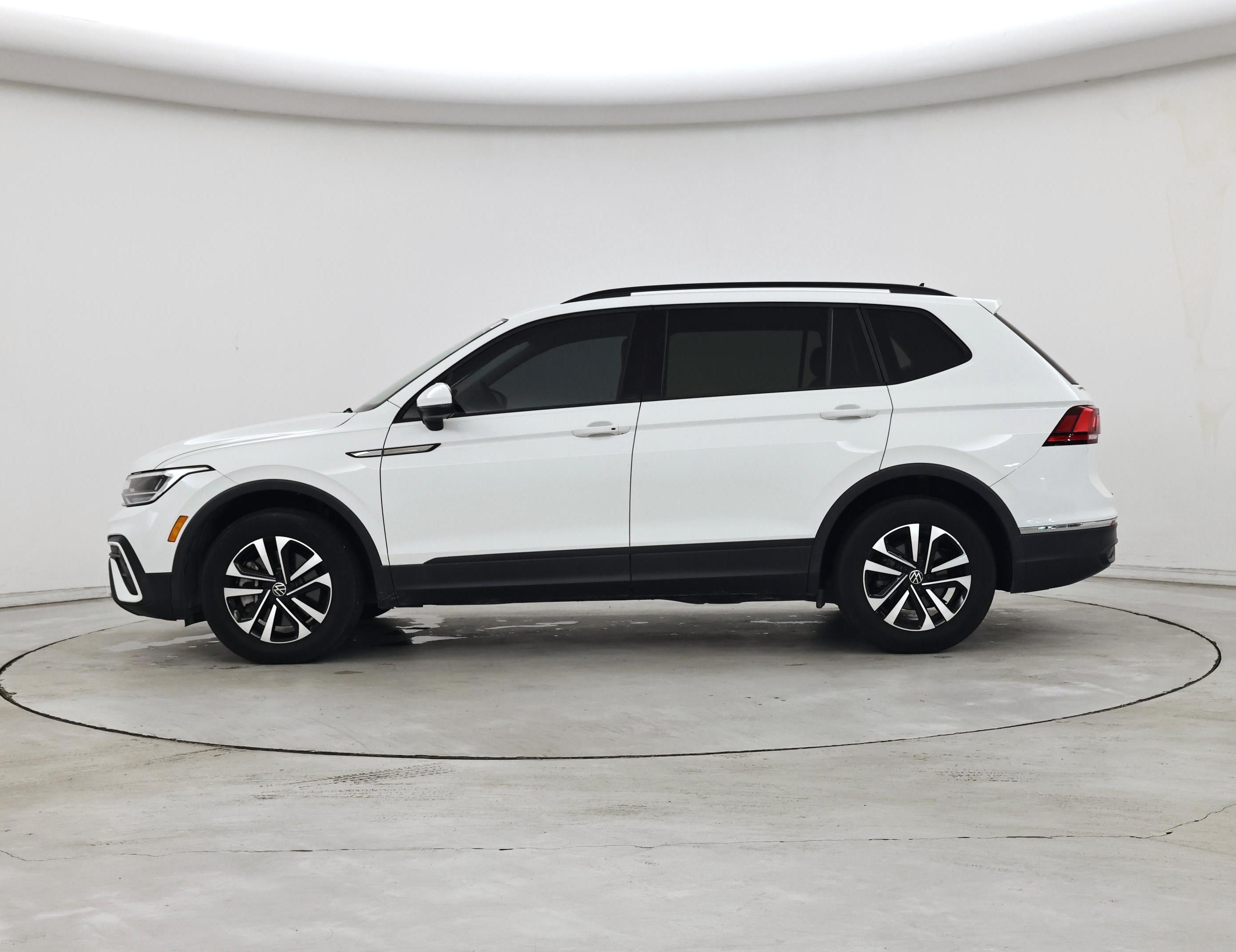 Thumbnail: 2023 Volkswagen Tiguan - 3