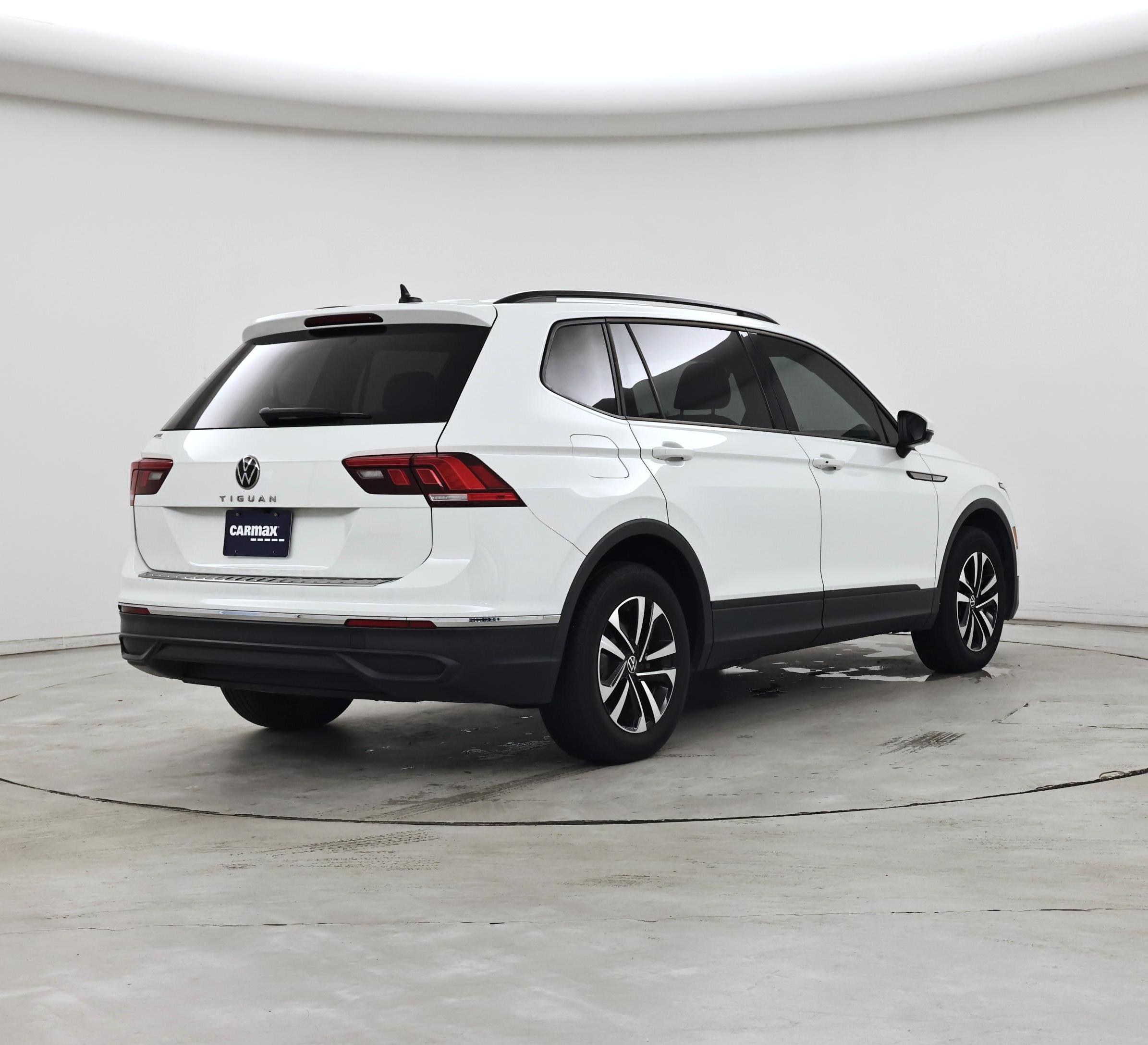 Thumbnail: 2023 Volkswagen Tiguan - 8