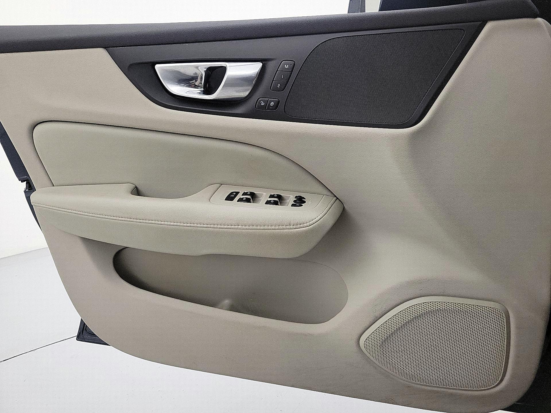 Thumbnail: 2025 Volvo S60 - 12