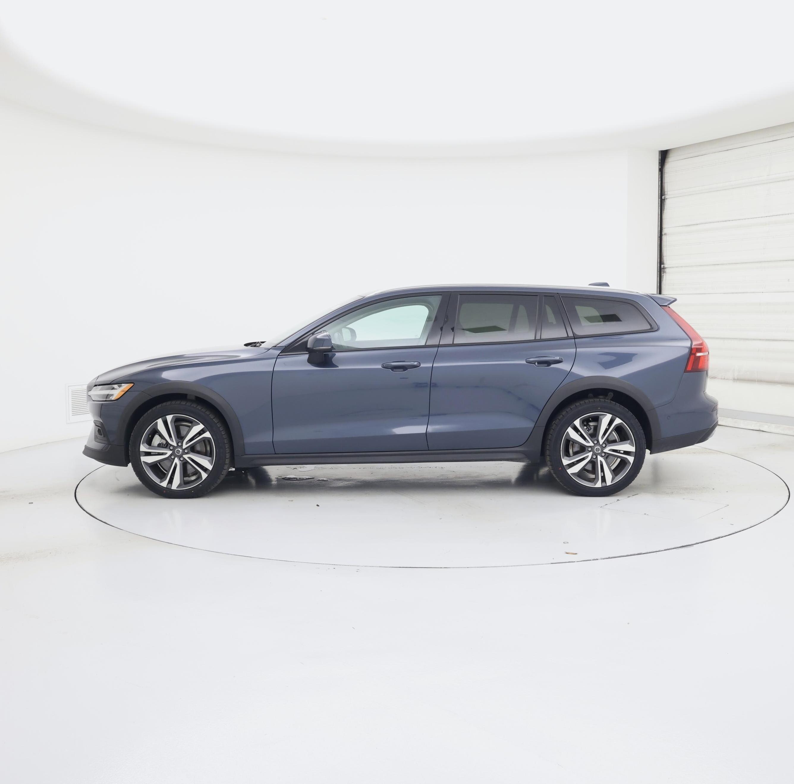 Thumbnail: 2025 Volvo S60 - 3