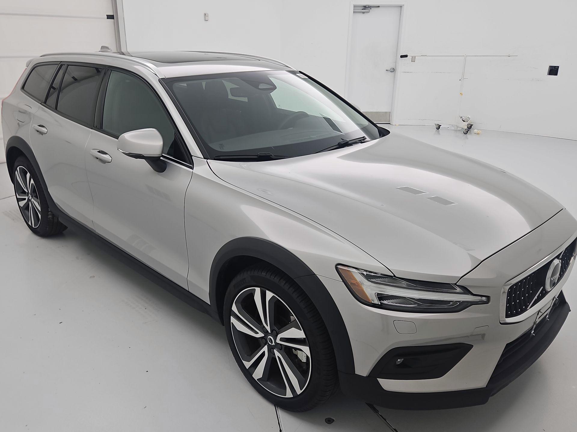 Thumbnail: 2025 Volvo S60 - 1