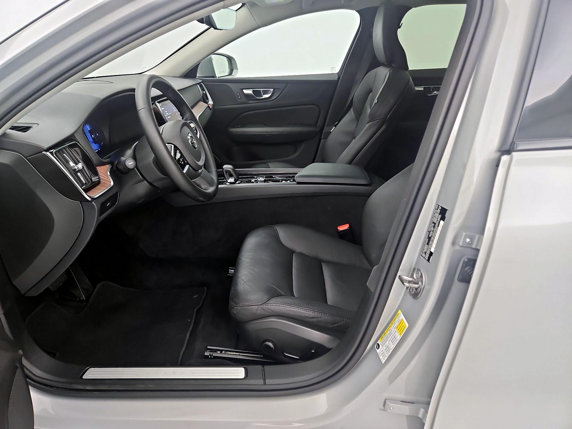 Thumbnail: 2025 Volvo S60 - 9