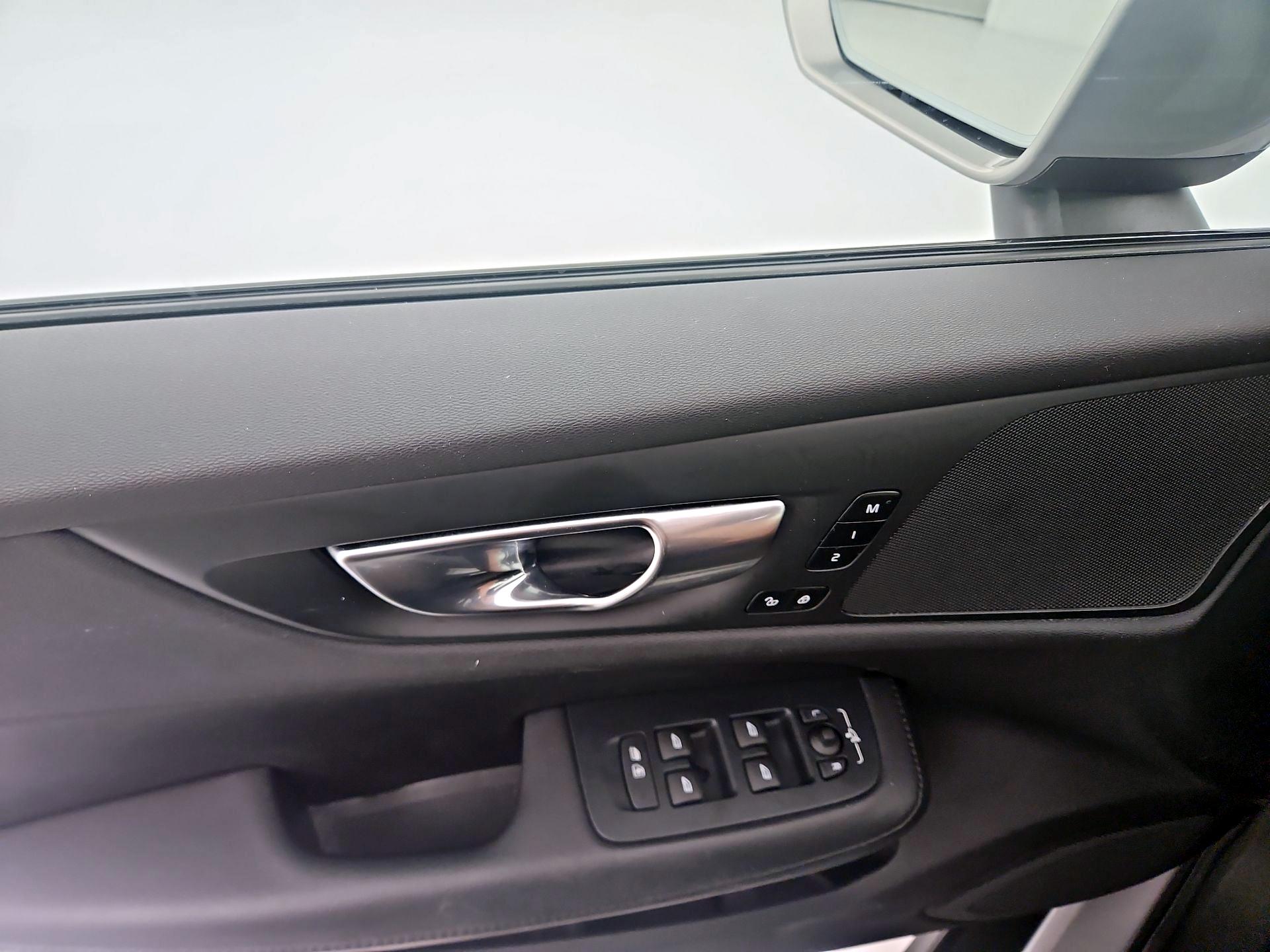 Thumbnail: 2025 Volvo S60 - 10