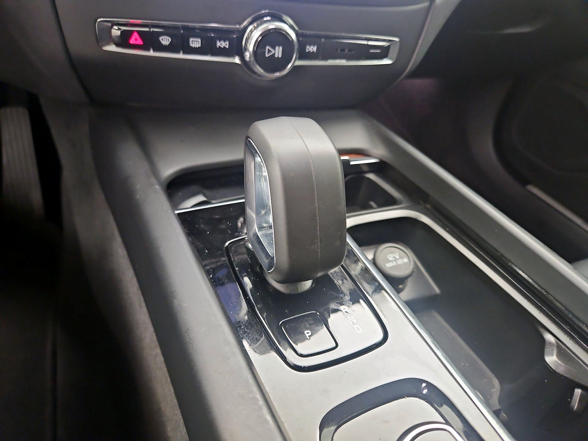 Thumbnail: 2025 Volvo S60 - 15