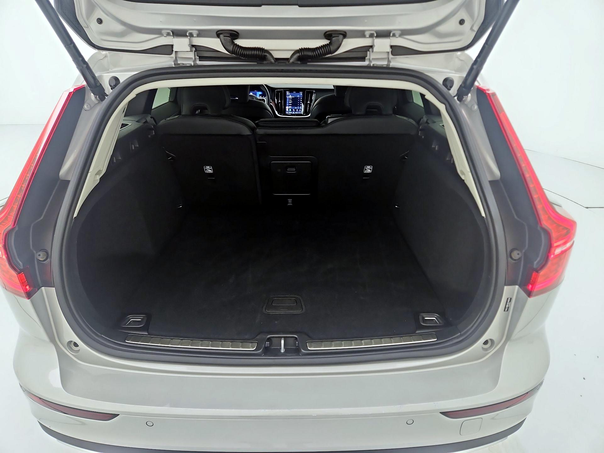 Thumbnail: 2025 Volvo S60 - 19