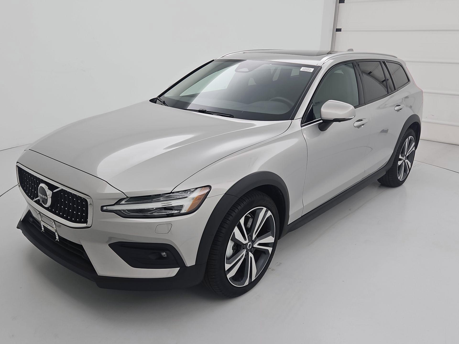 Thumbnail: 2025 Volvo S60 - 3