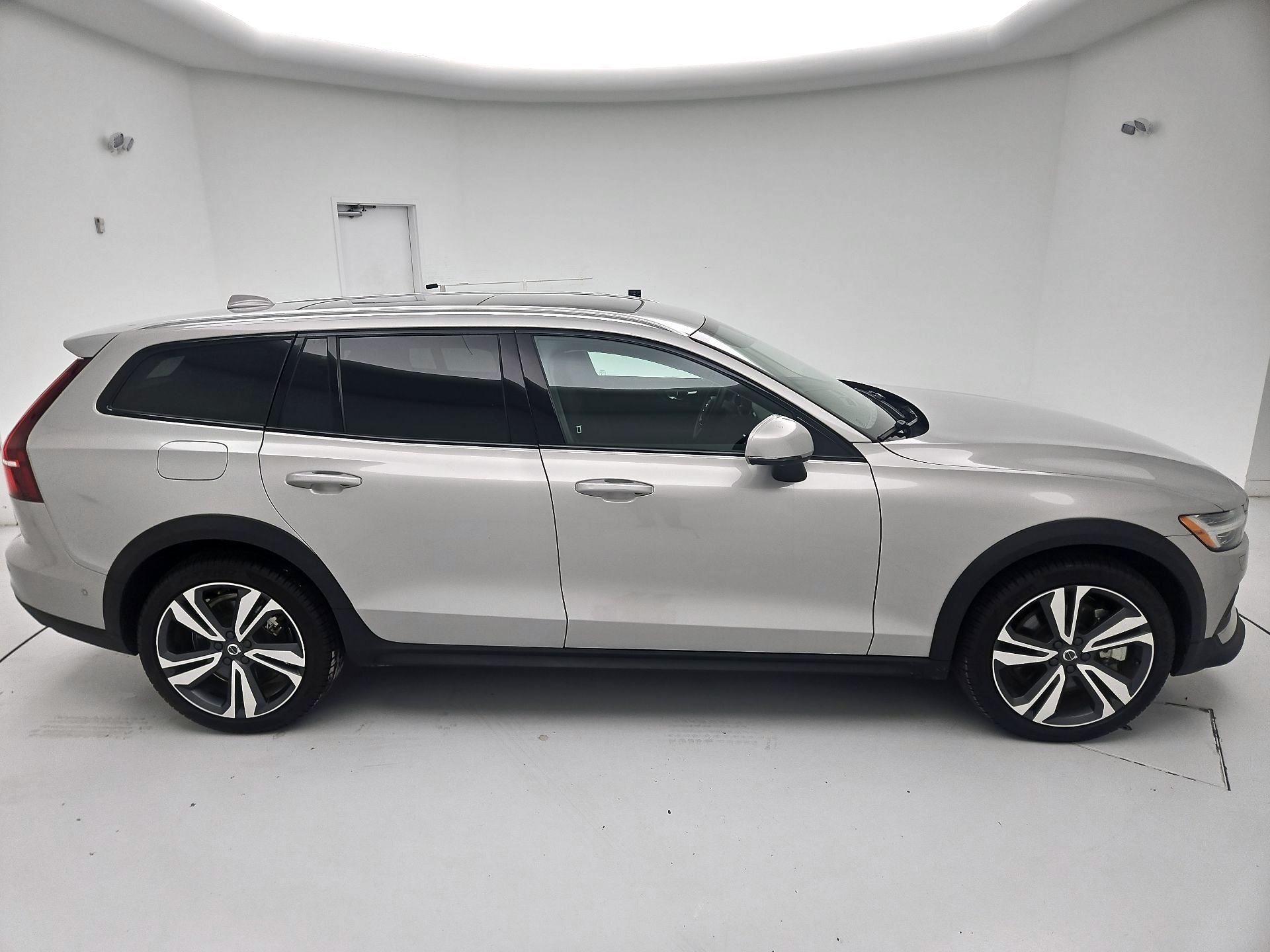 Thumbnail: 2025 Volvo S60 - 4