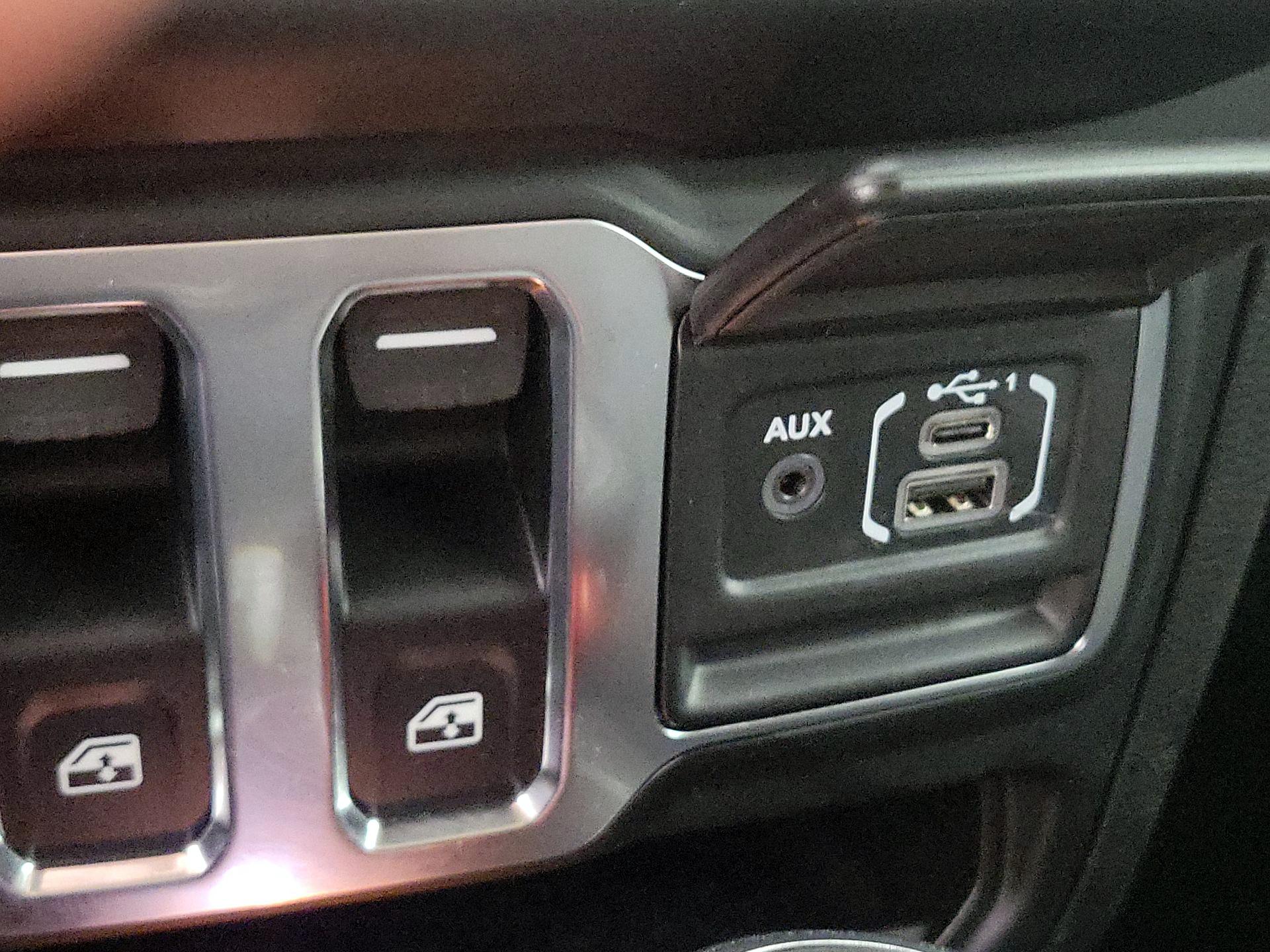 Thumbnail: 2021 Jeep Wrangler - 18