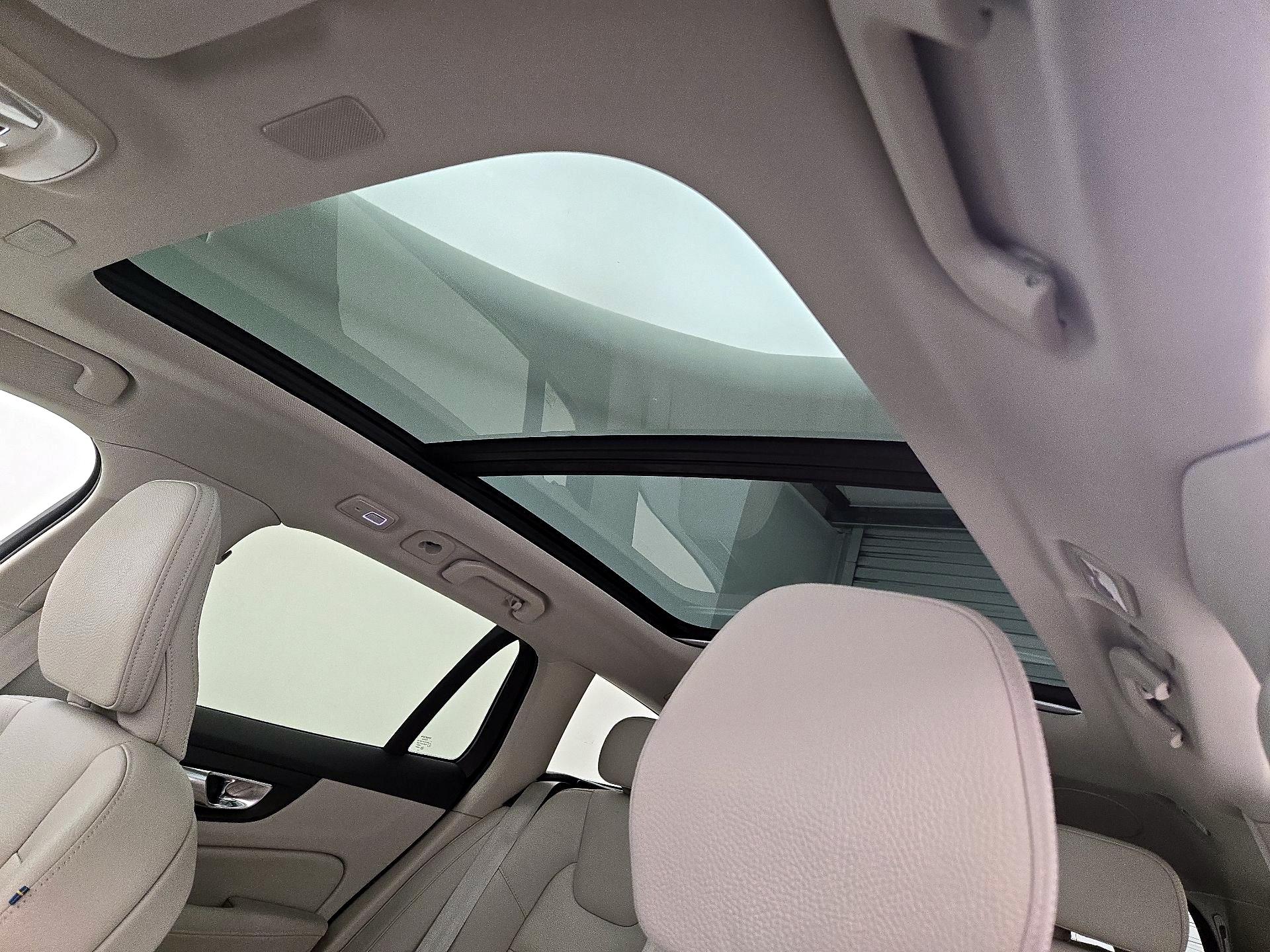 Thumbnail: 2025 Volvo S60 - 20
