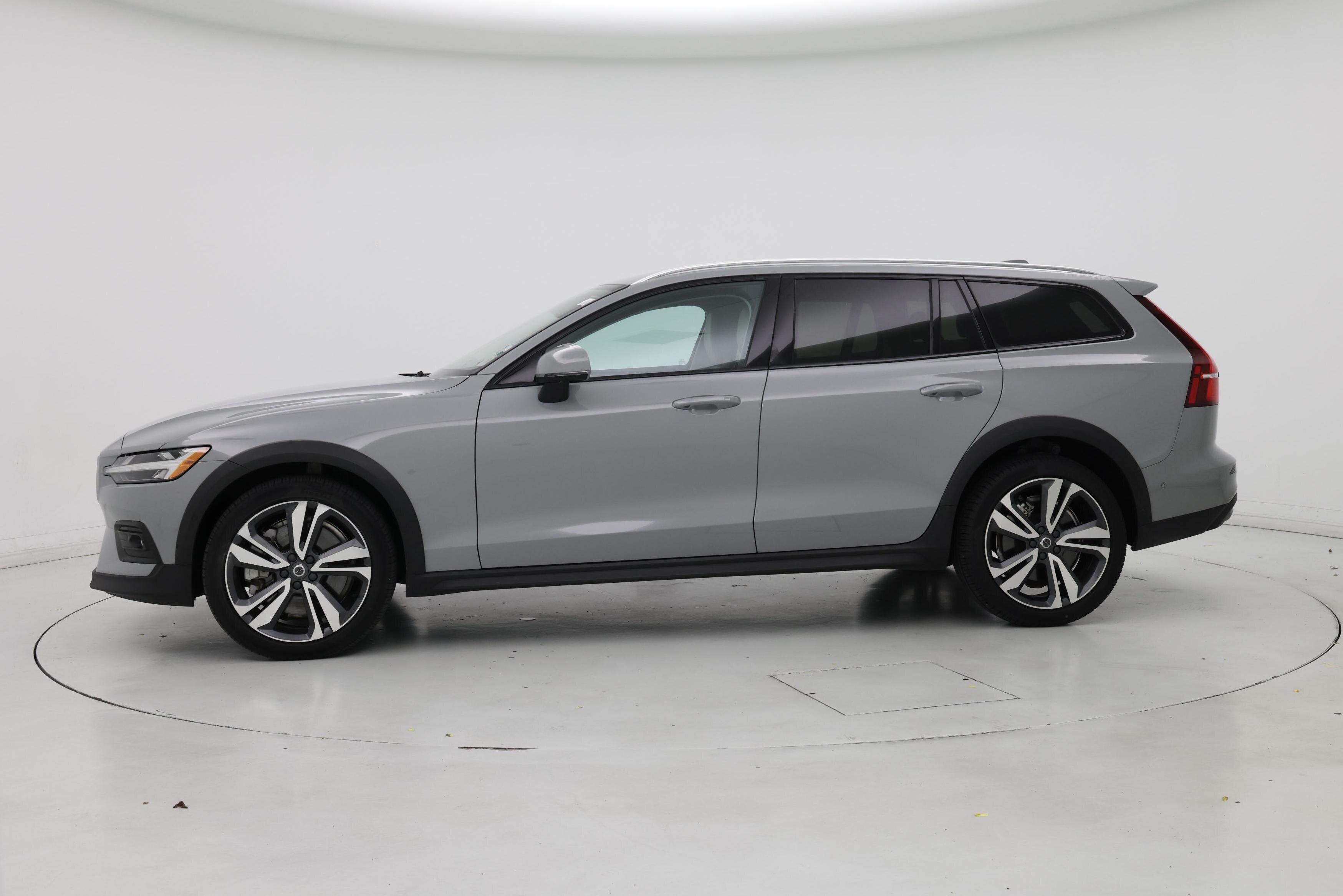 Thumbnail: 2025 Volvo S60 - 3