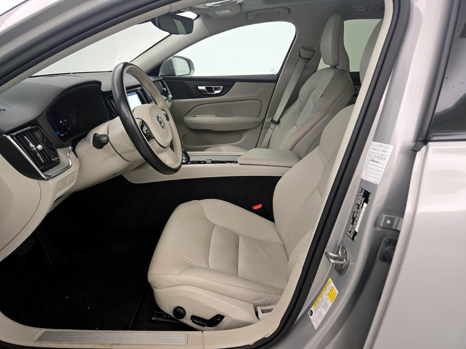 2025 Volvo V60 Cross Country Plus - Photo 12