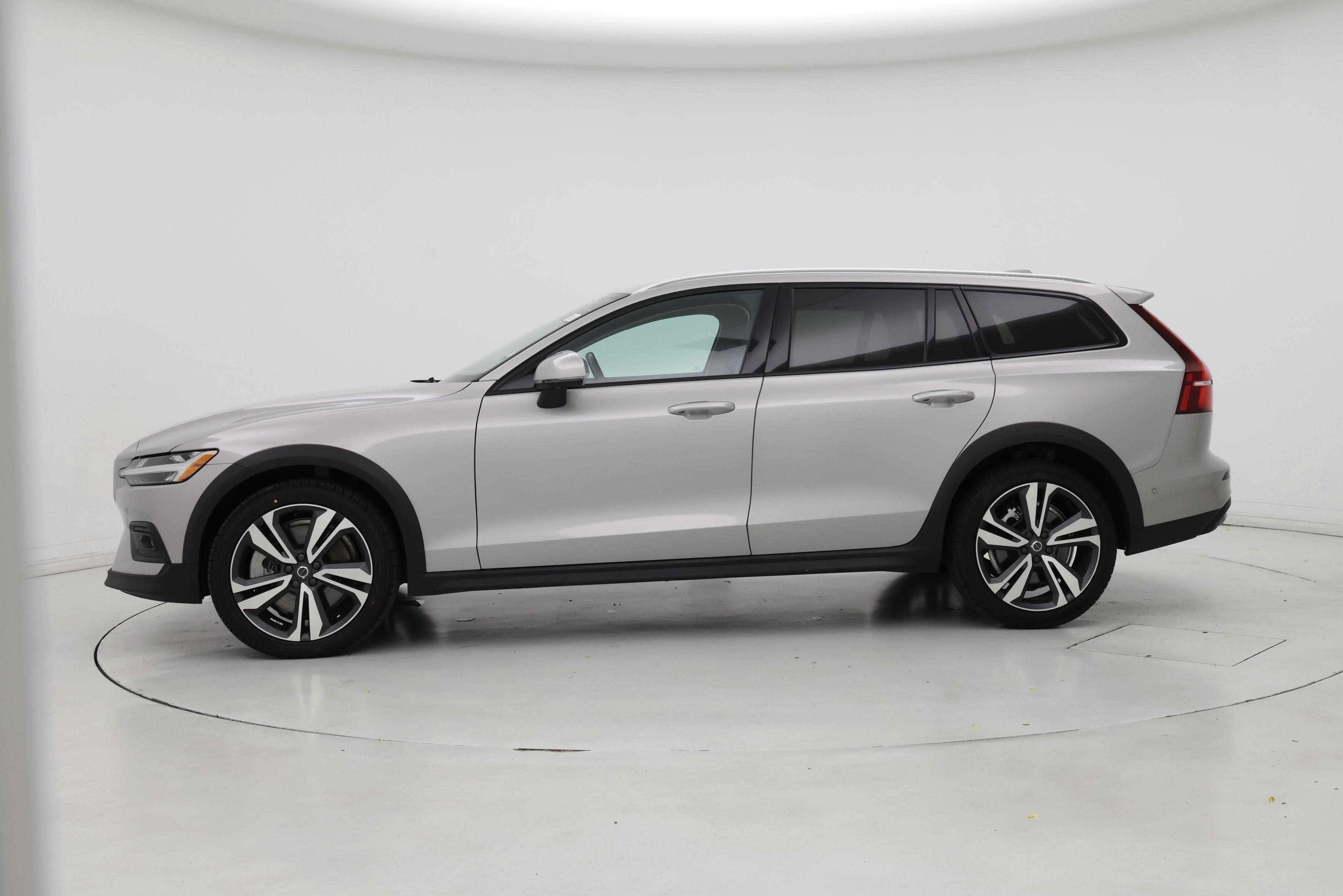 Thumbnail: 2025 Volvo S60 - 3