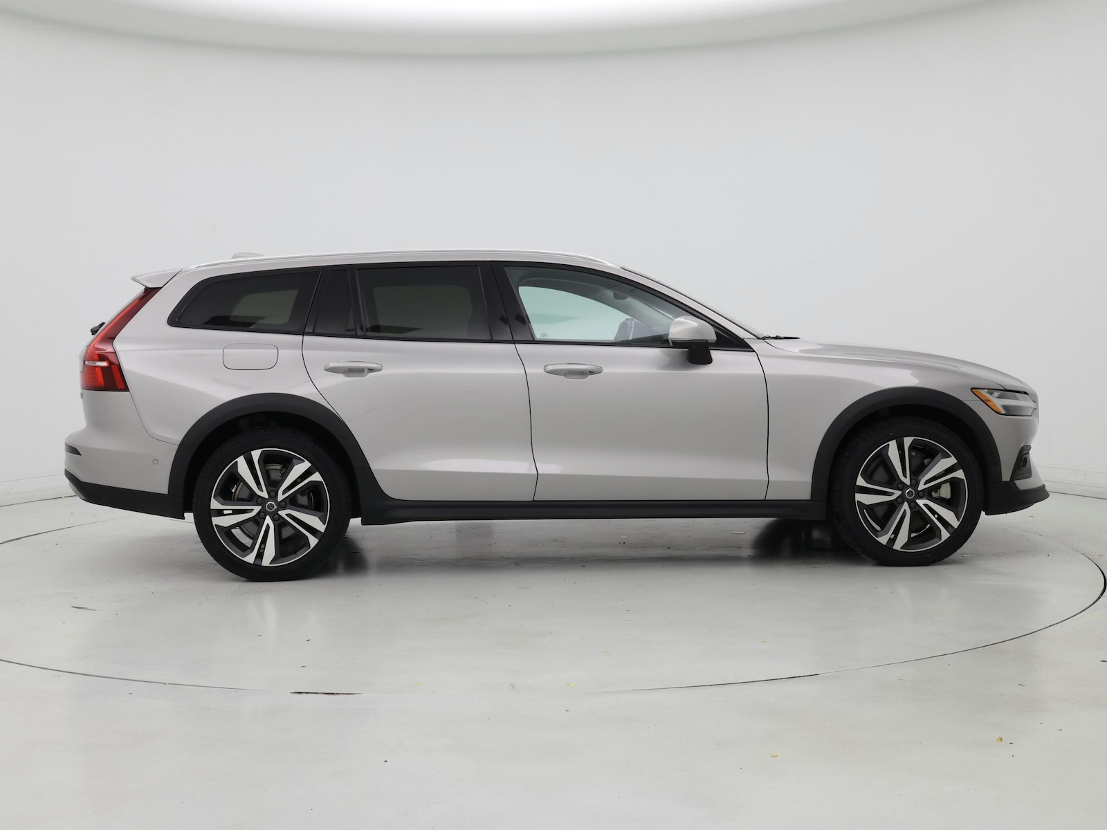 2025 Volvo V60 Cross Country Plus - Photo 8