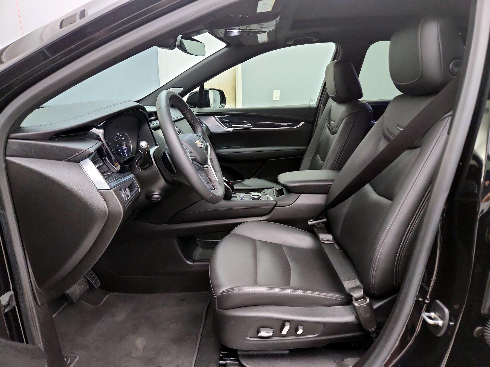 Thumbnail: 2023 Cadillac XT5 - 11