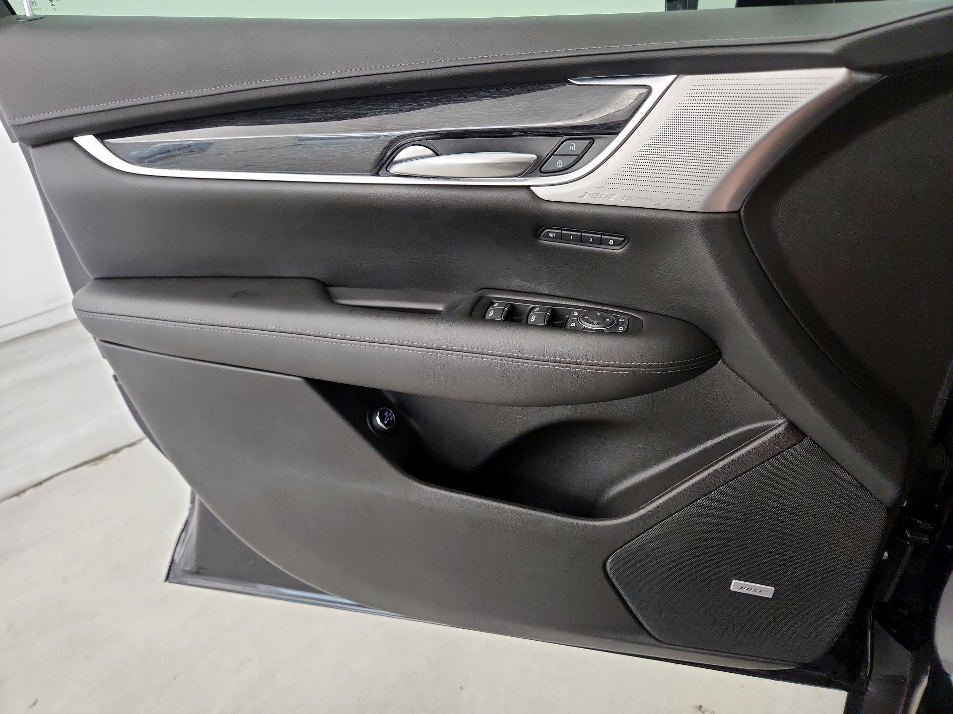 Thumbnail: 2023 Cadillac XT5 - 12