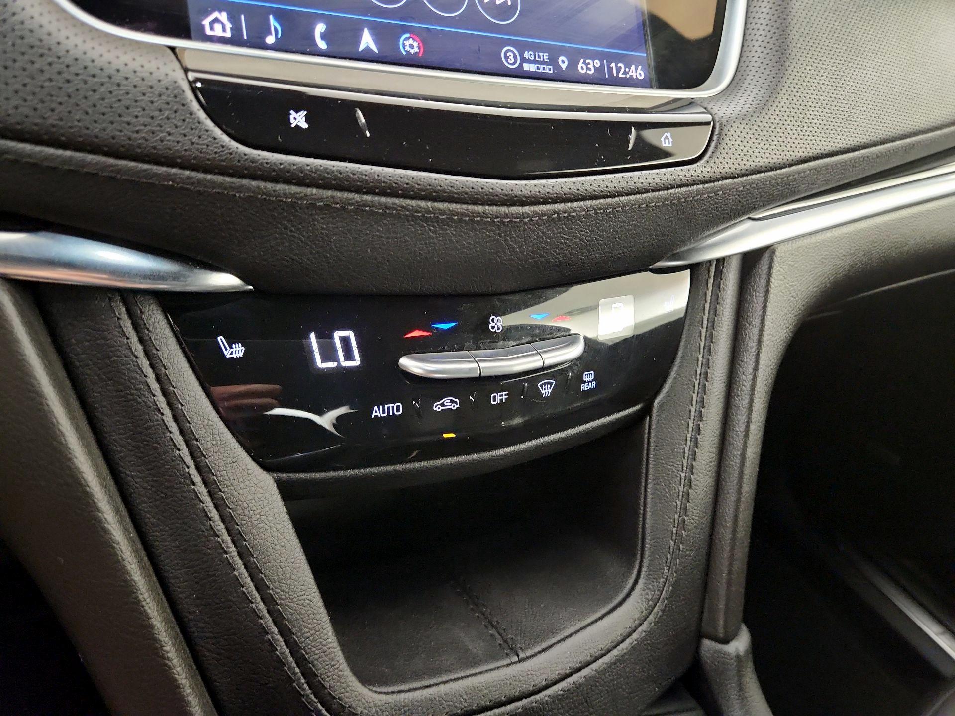 Thumbnail: 2023 Cadillac XT5 - 17