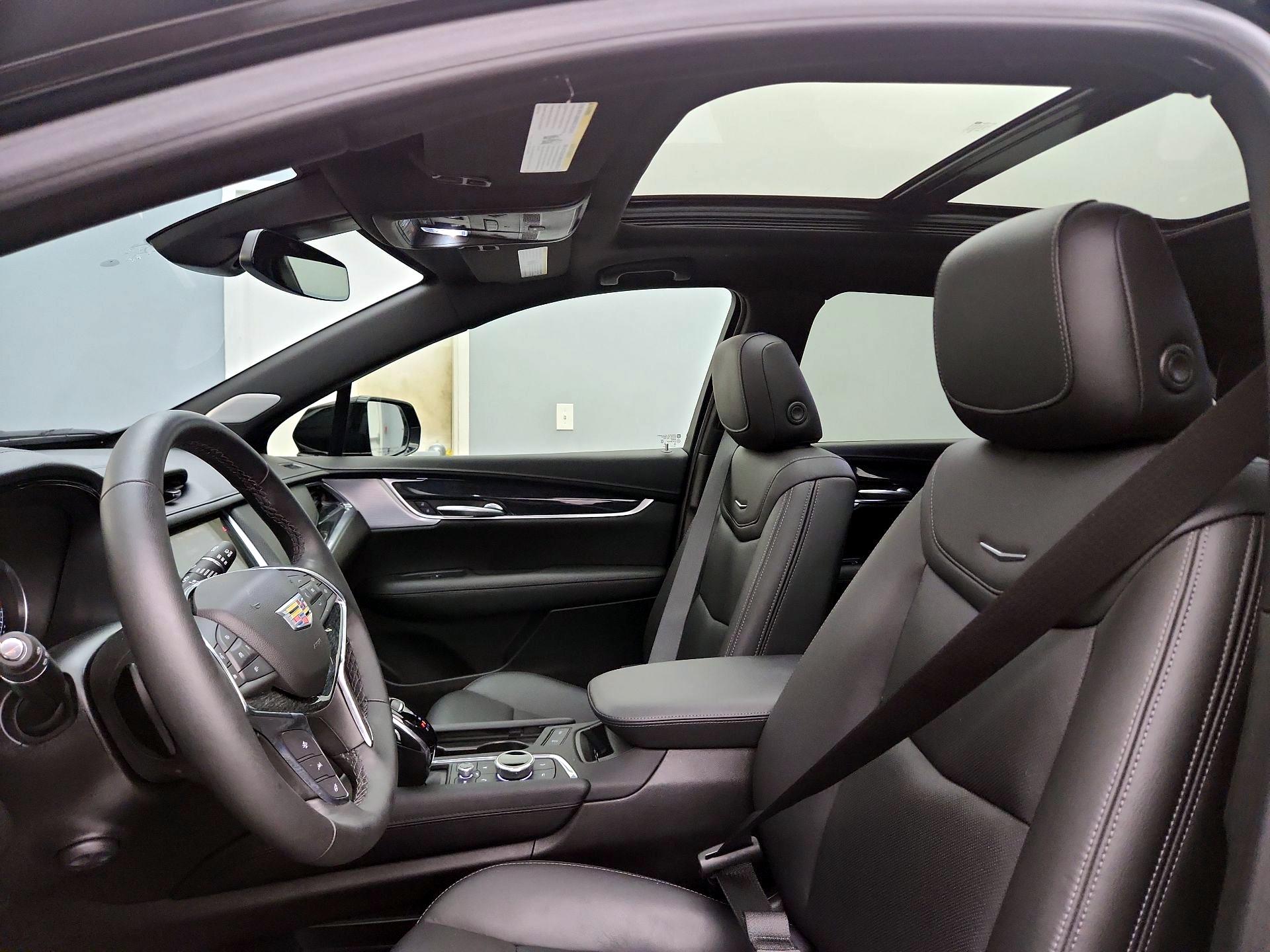 Thumbnail: 2023 Cadillac XT5 - 19