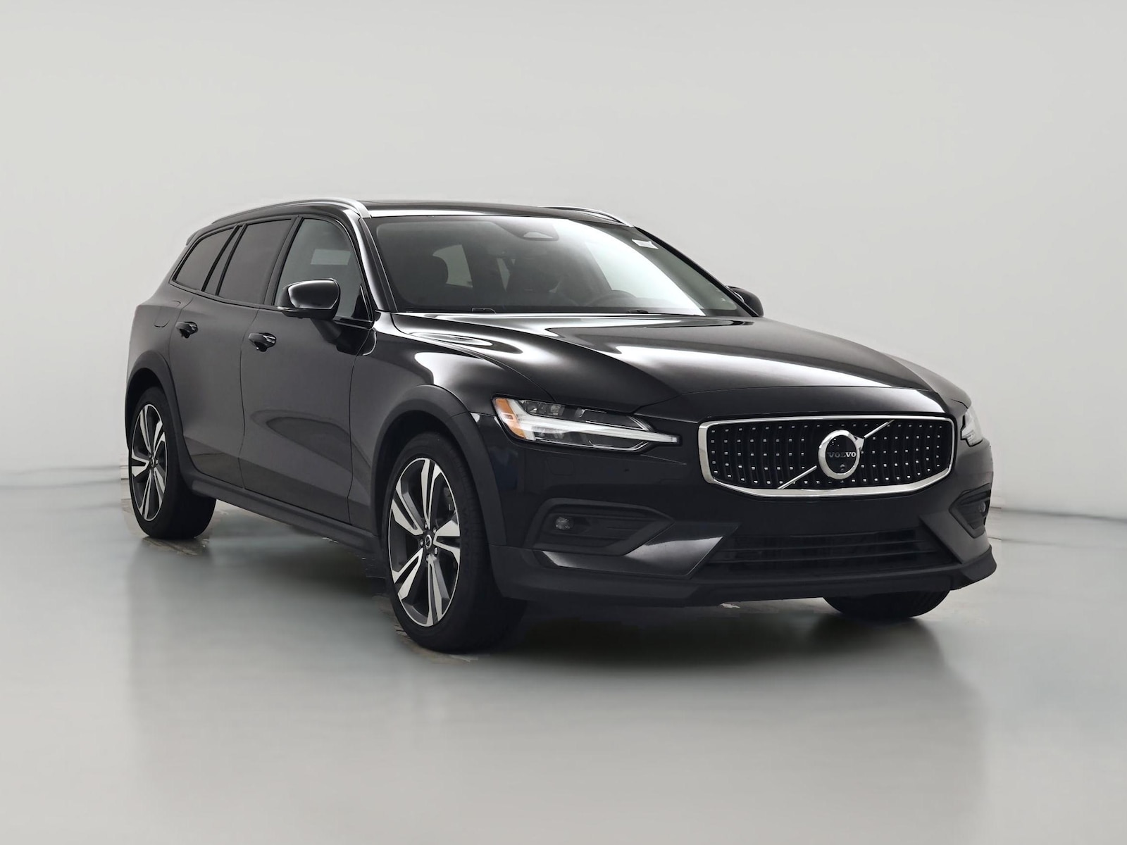 2025 Volvo V60 Cross Country Plus - Photo 1