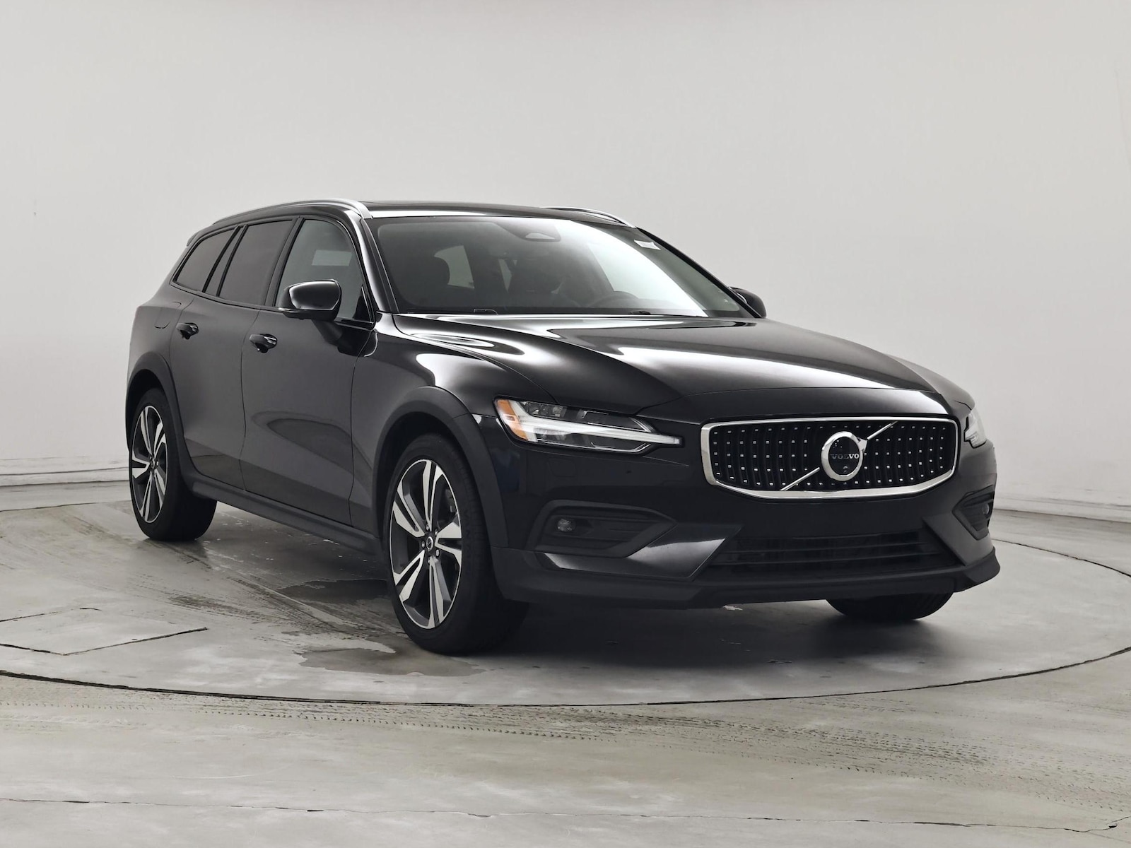 2025 Volvo V60 Cross Country Plus - Photo 2