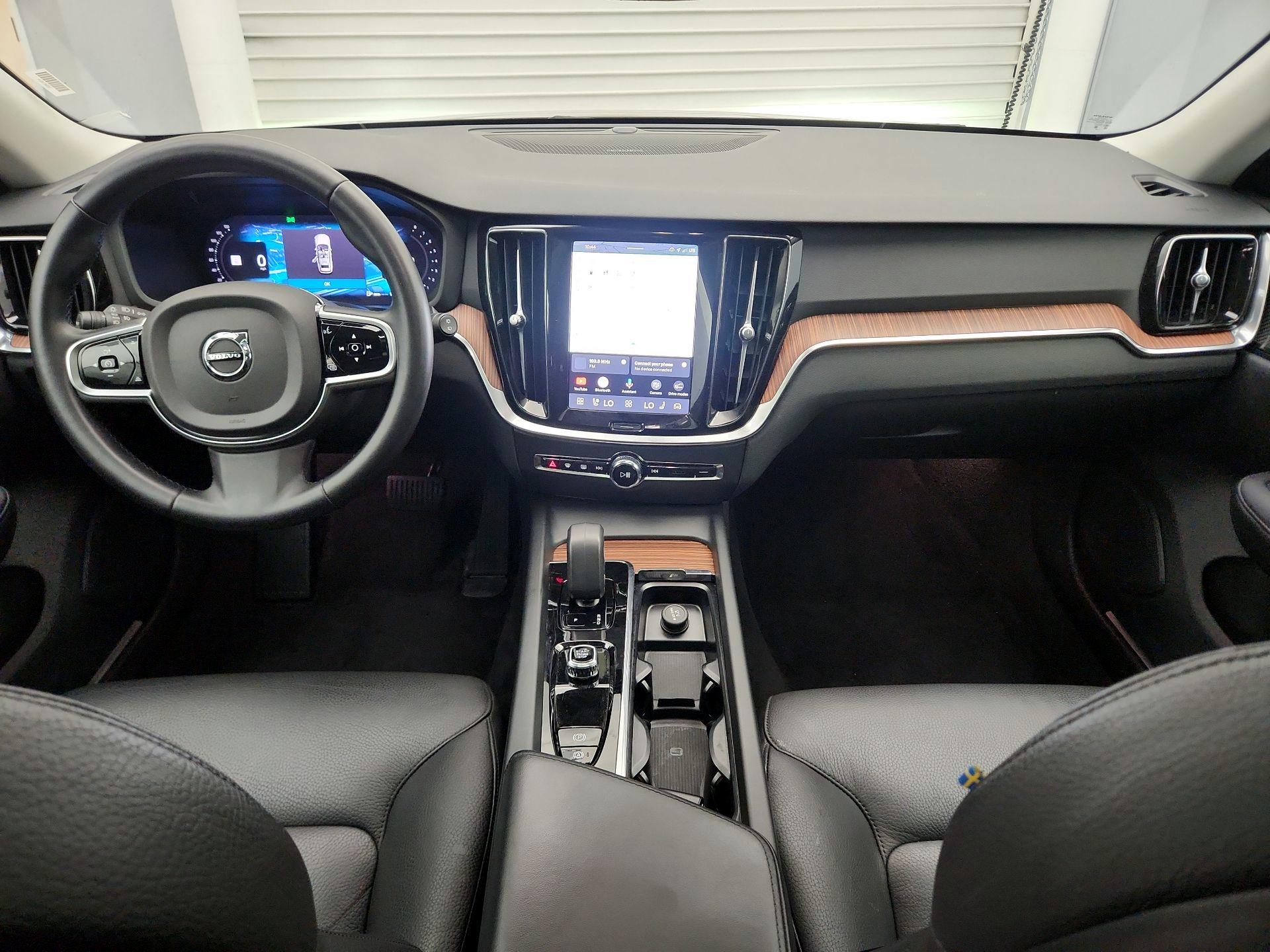 Thumbnail: 2025 Volvo S60 - 9