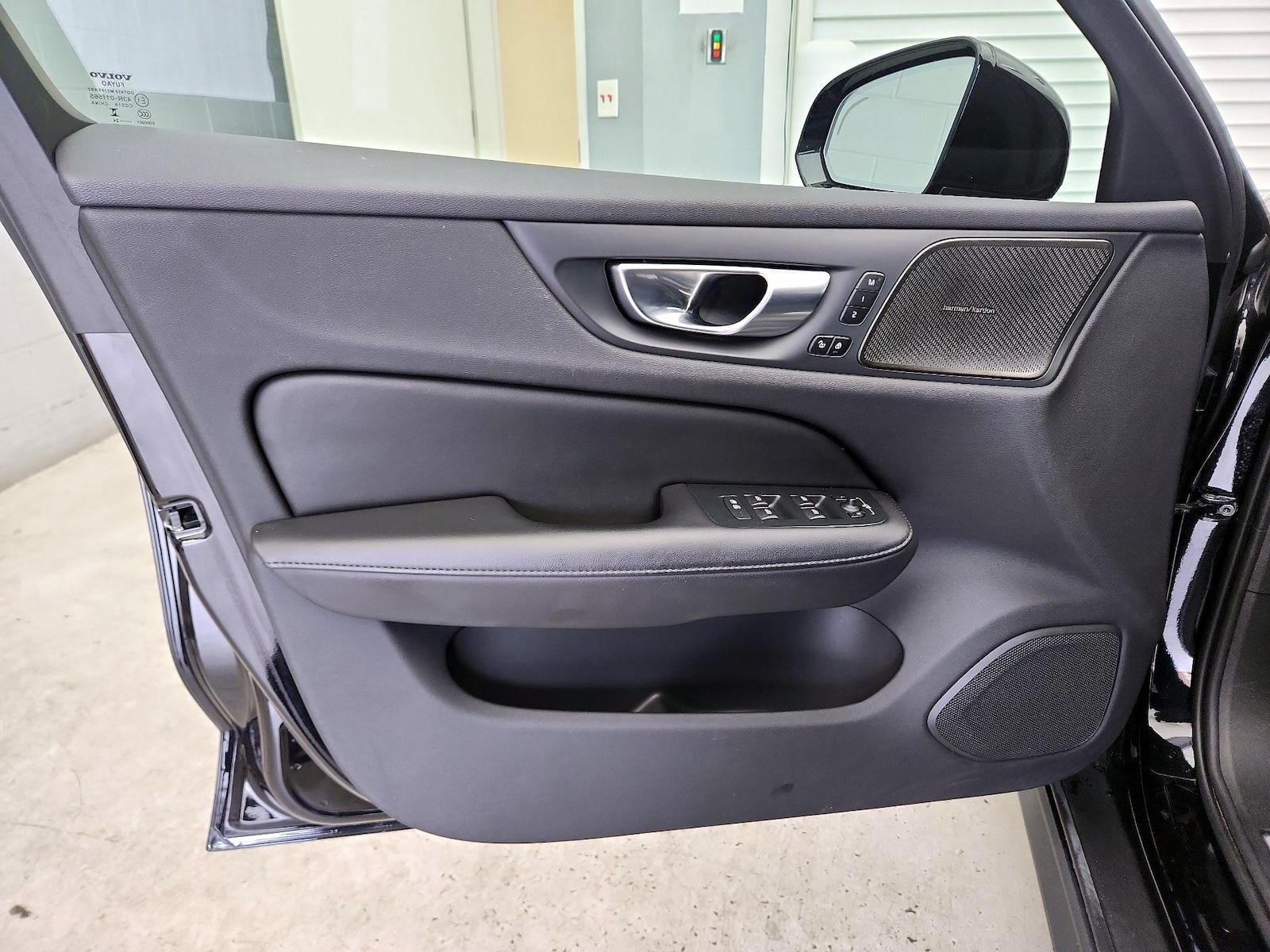 2025 Volvo V60 Cross Country Plus - Photo 13