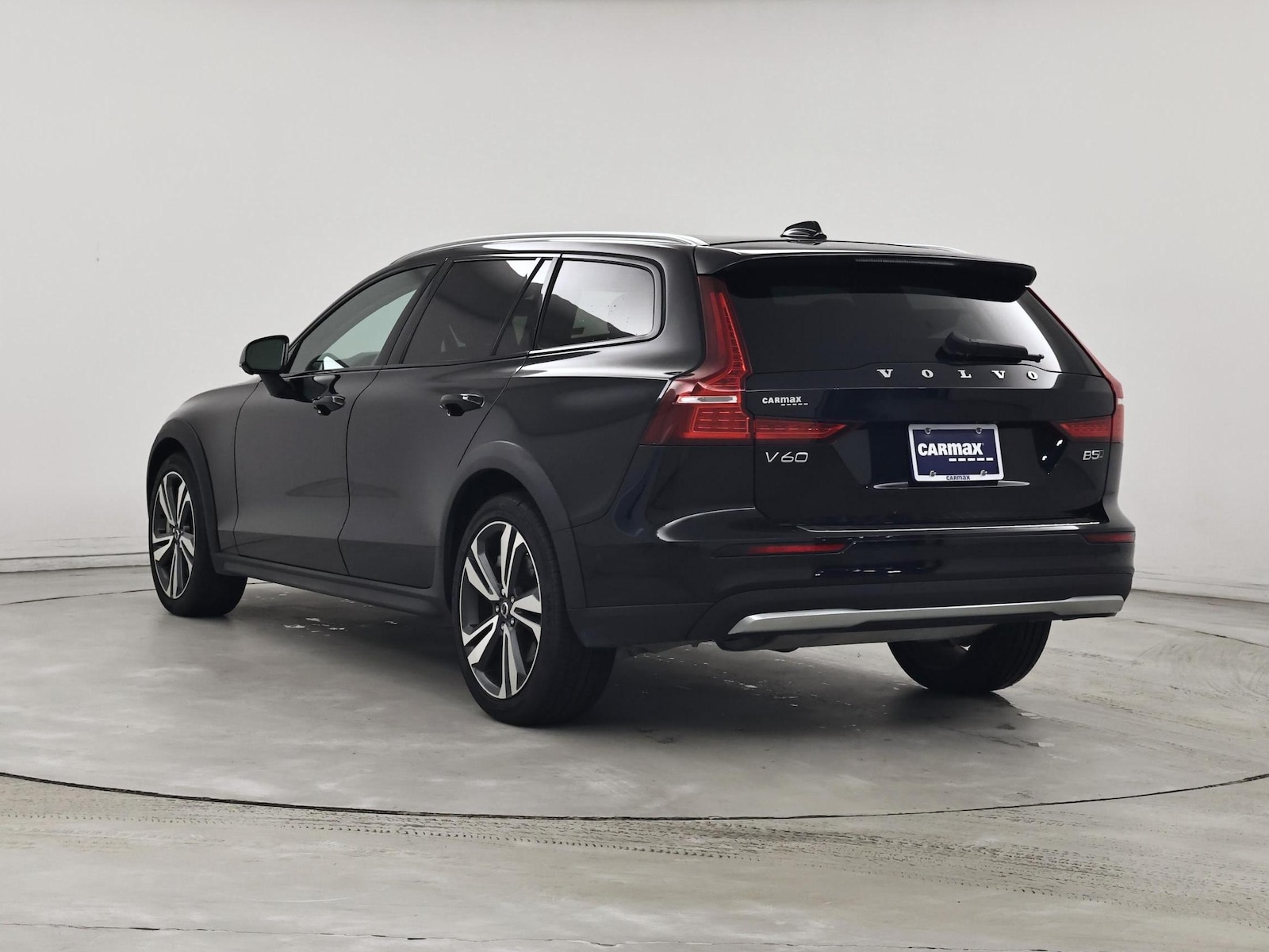 2025 Volvo V60 Cross Country Plus - Photo 3