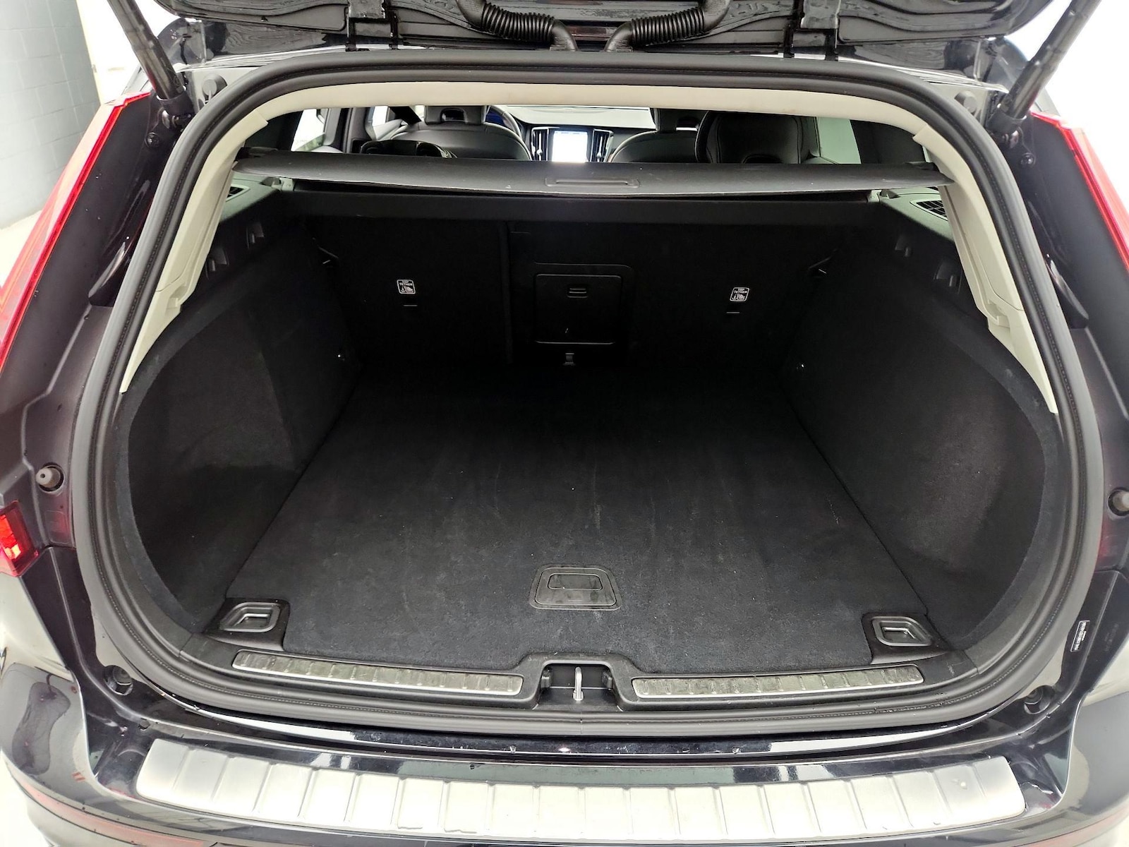 2025 Volvo V60 Cross Country Plus - Photo 23
