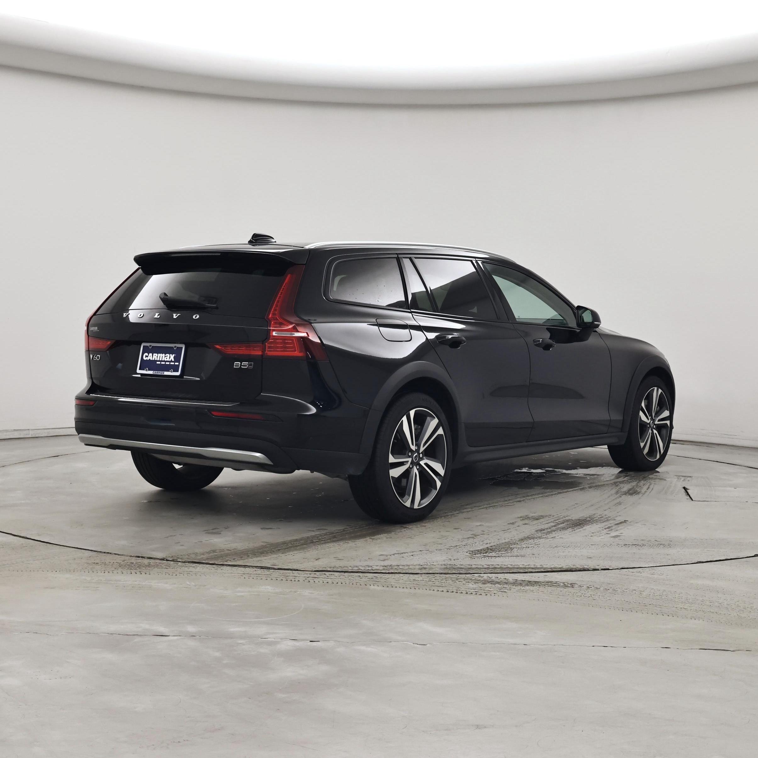 Thumbnail: 2025 Volvo S60 - 8