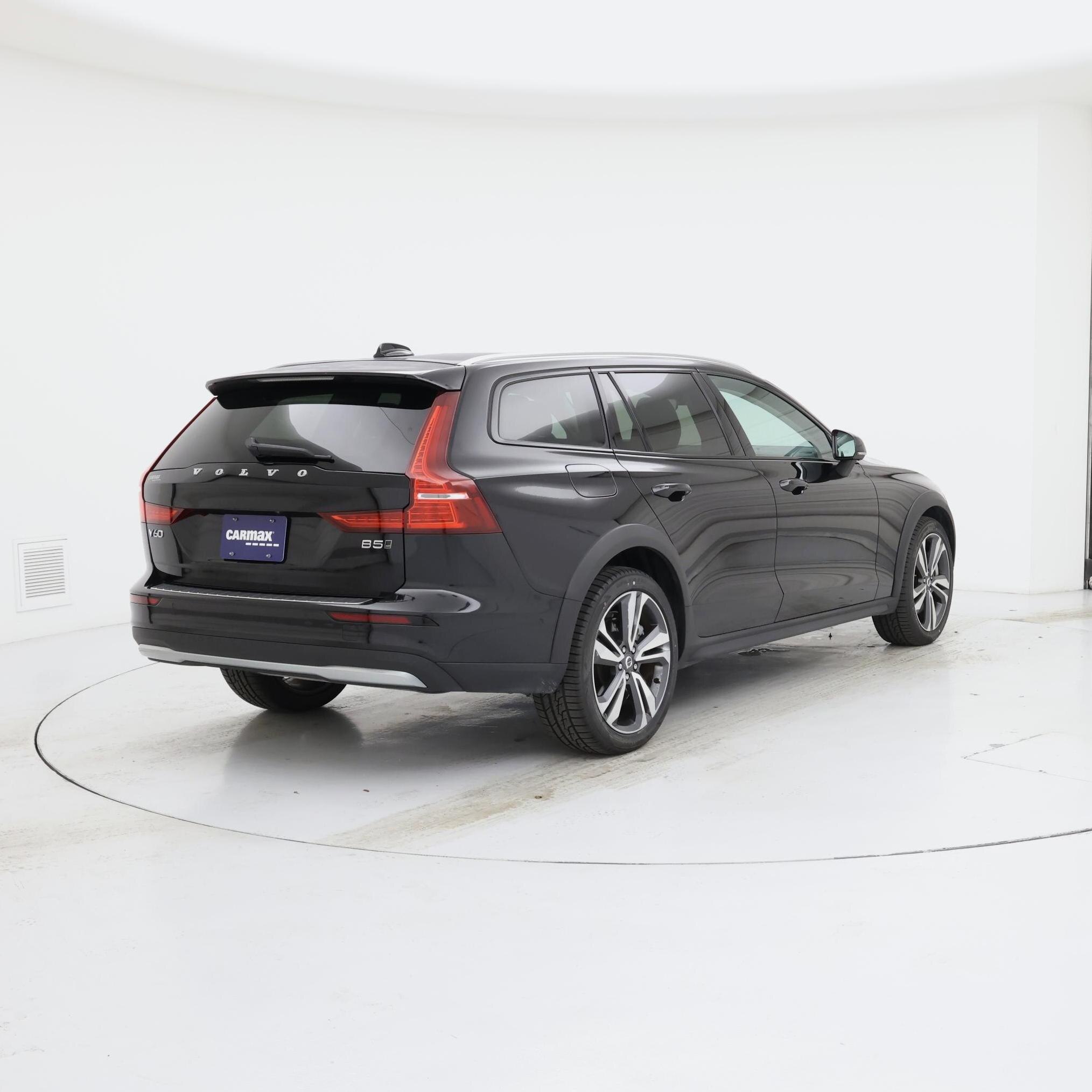 Thumbnail: 2025 Volvo S60 - 8