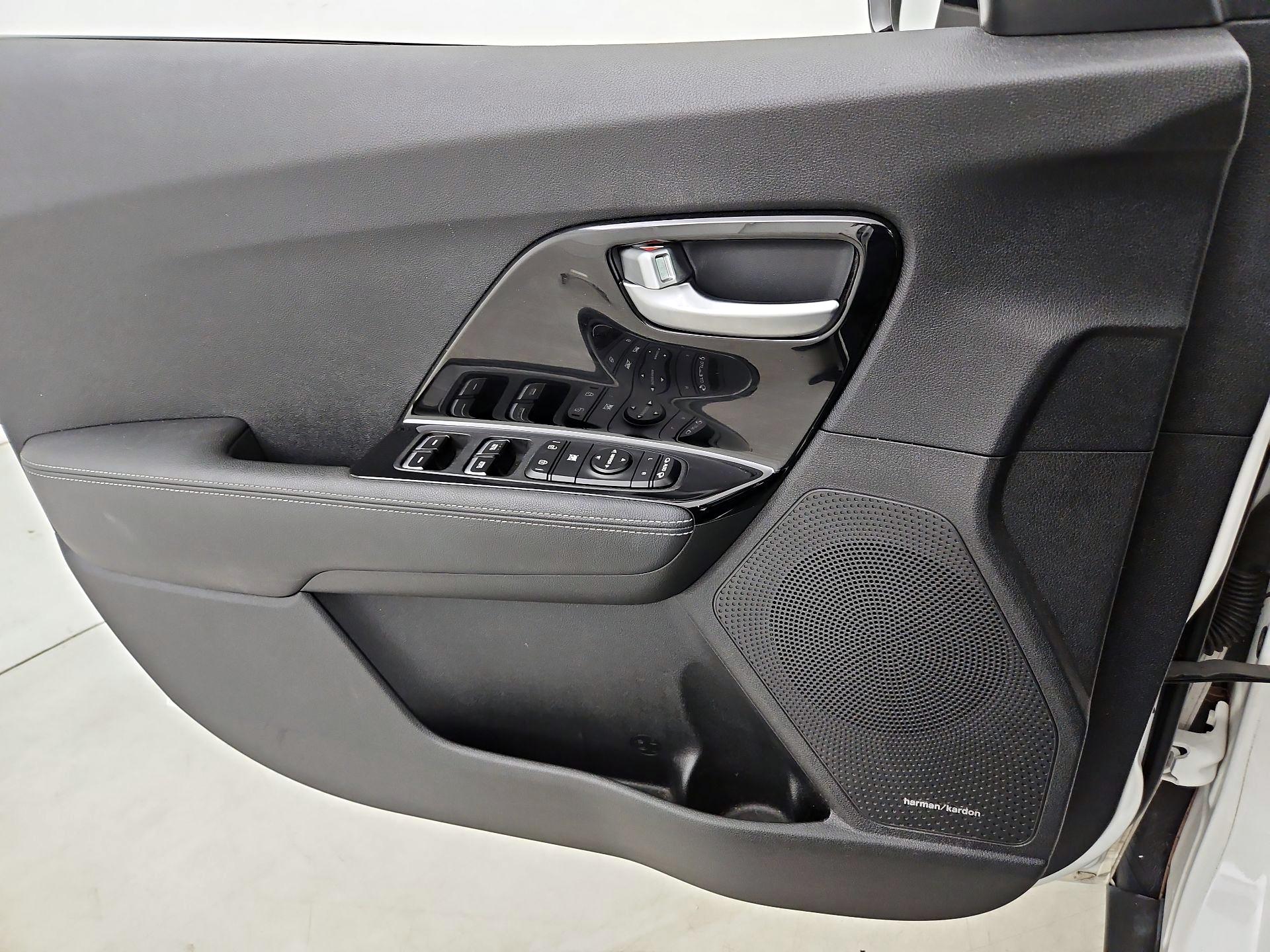 Thumbnail: 2017 Kia Niro - 12