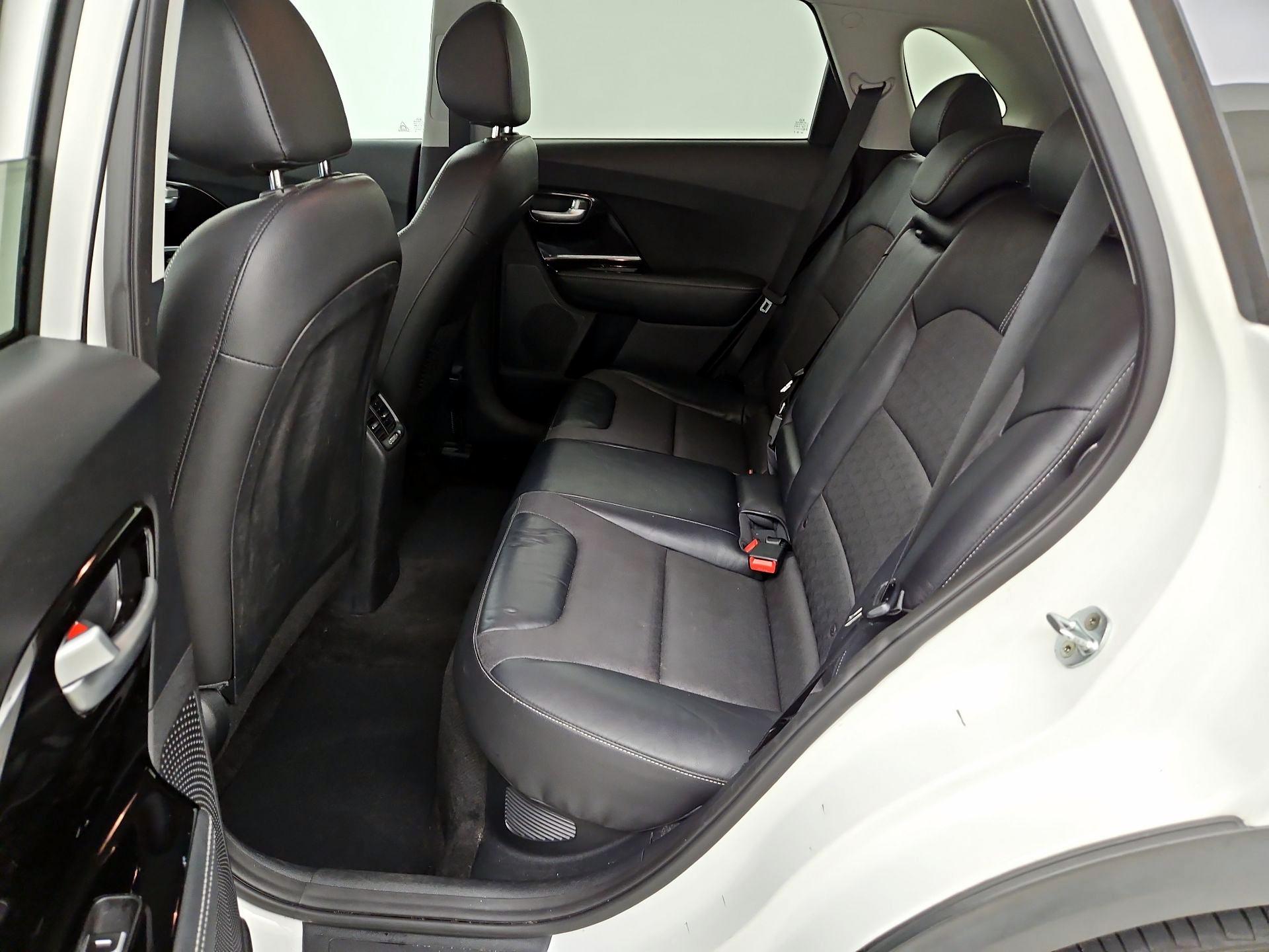 Thumbnail: 2017 Kia Niro - 19