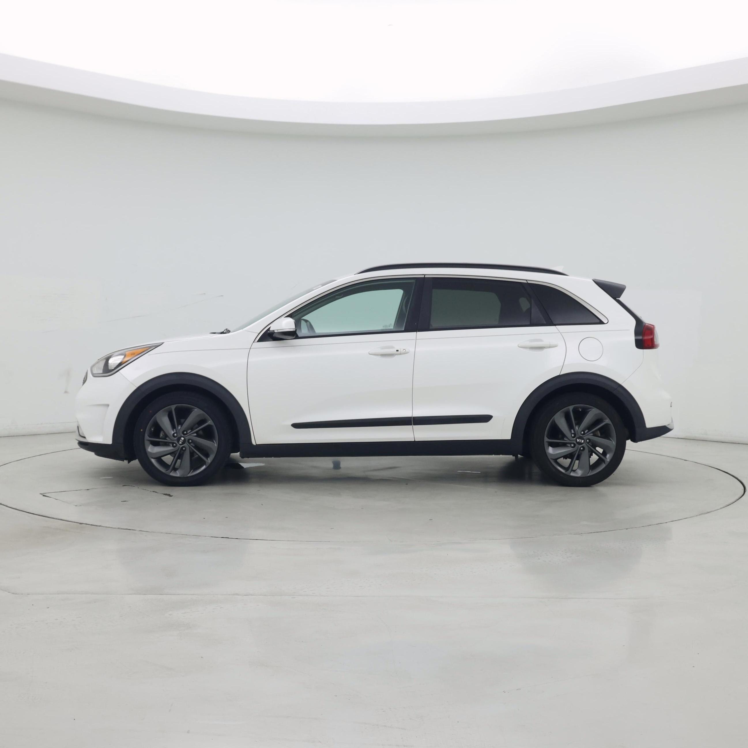 Thumbnail: 2017 Kia Niro - 3