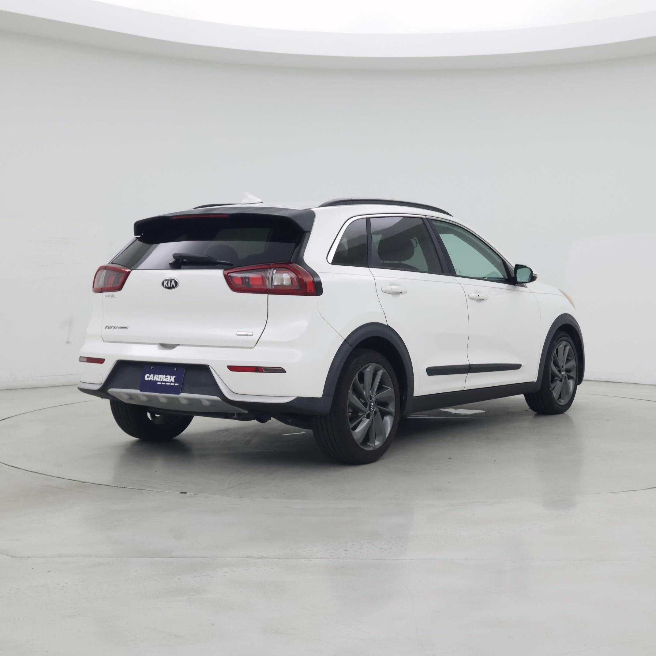 Thumbnail: 2017 Kia Niro - 8