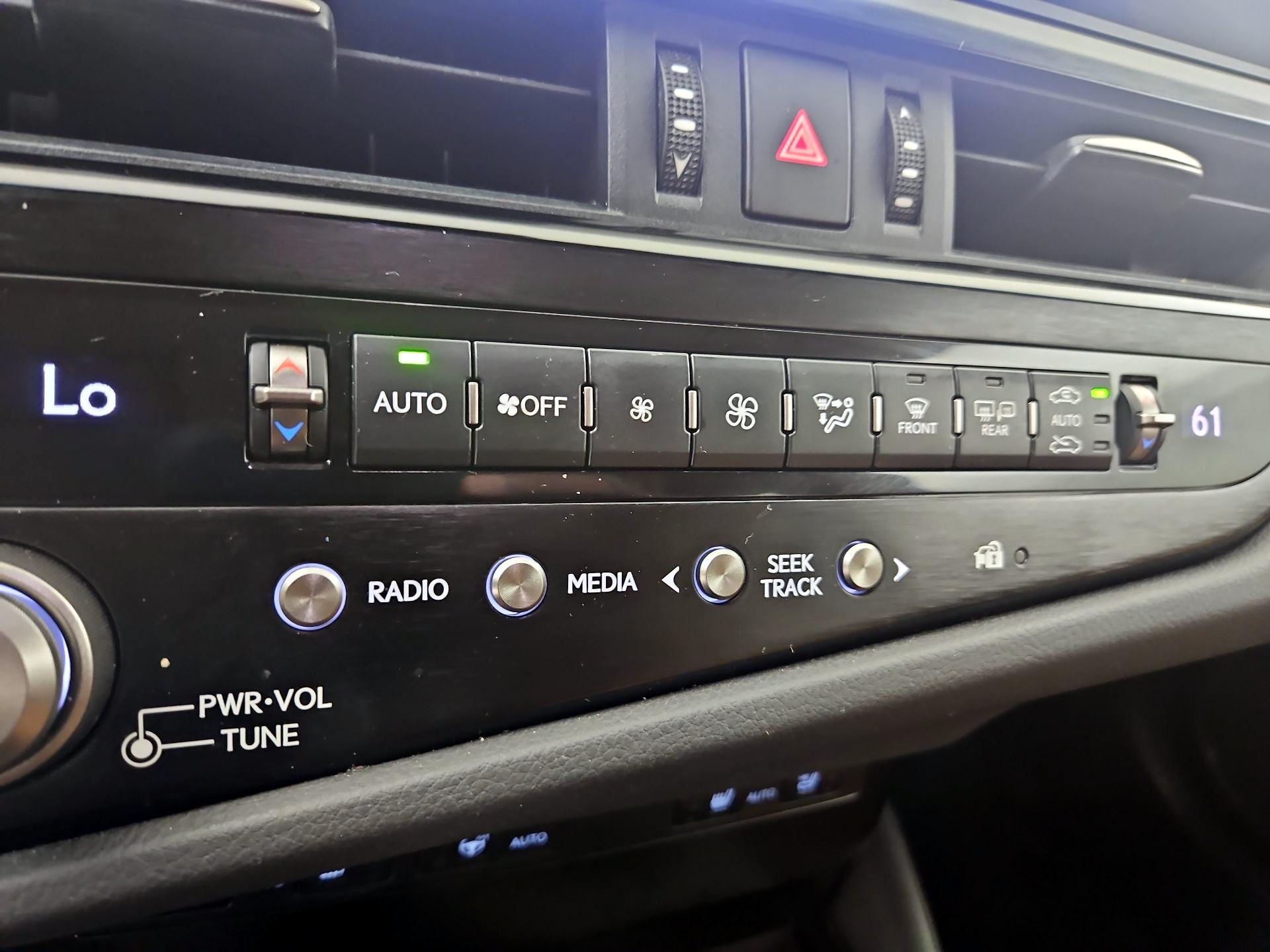 Thumbnail: 2023 Lexus ES - 14