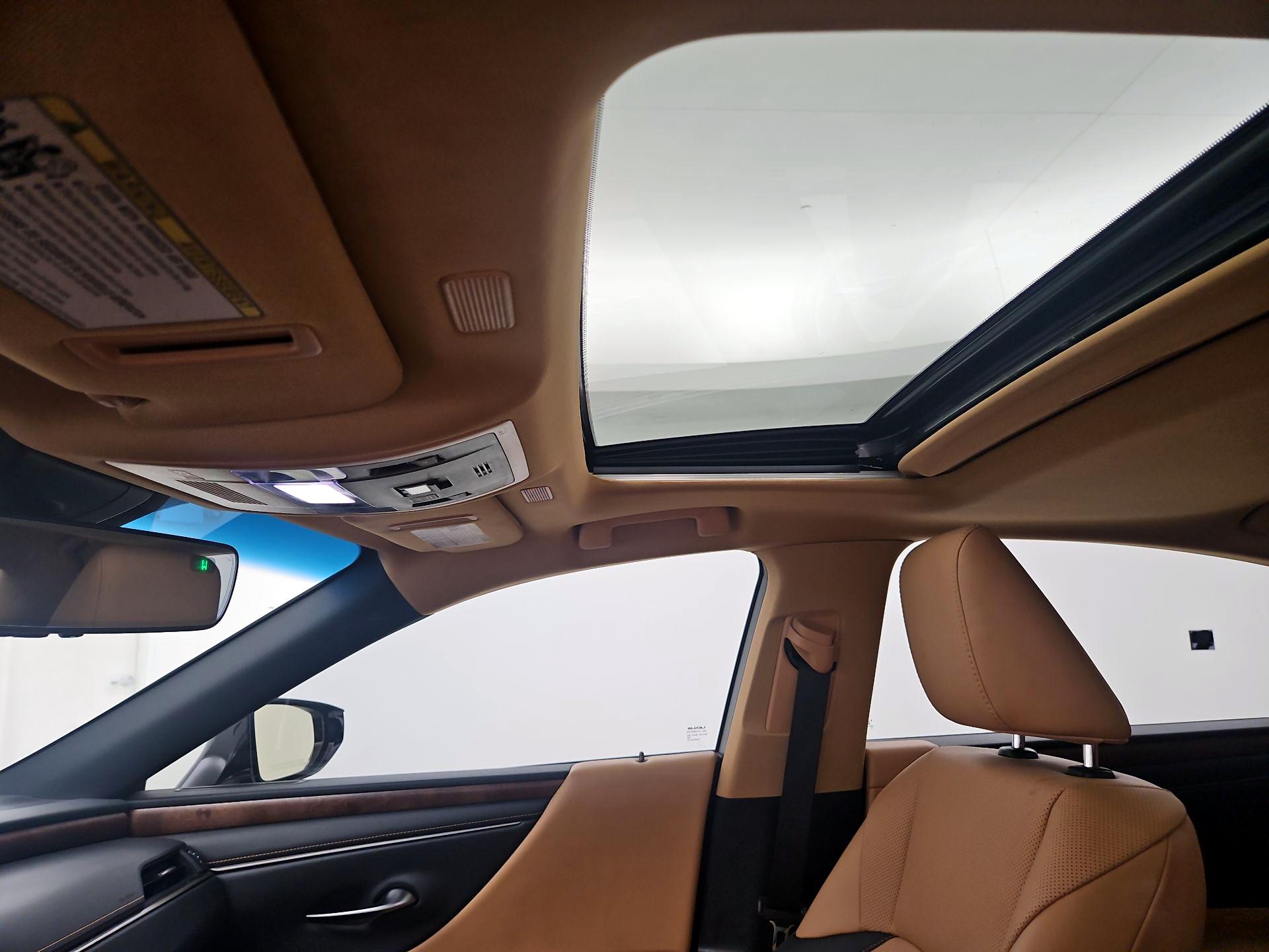 Thumbnail: 2023 Lexus ES - 17