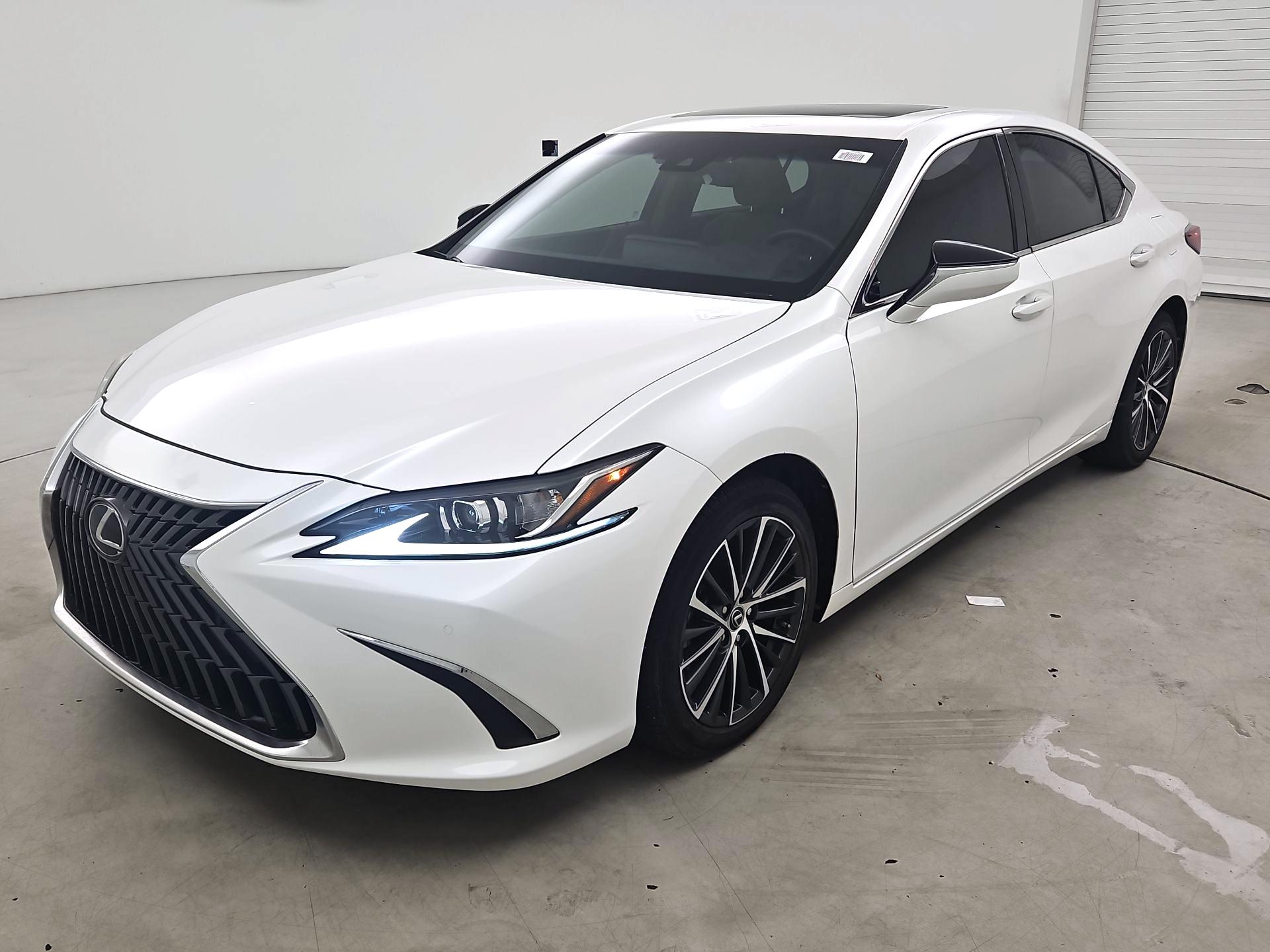 Thumbnail: 2023 Lexus ES - 3