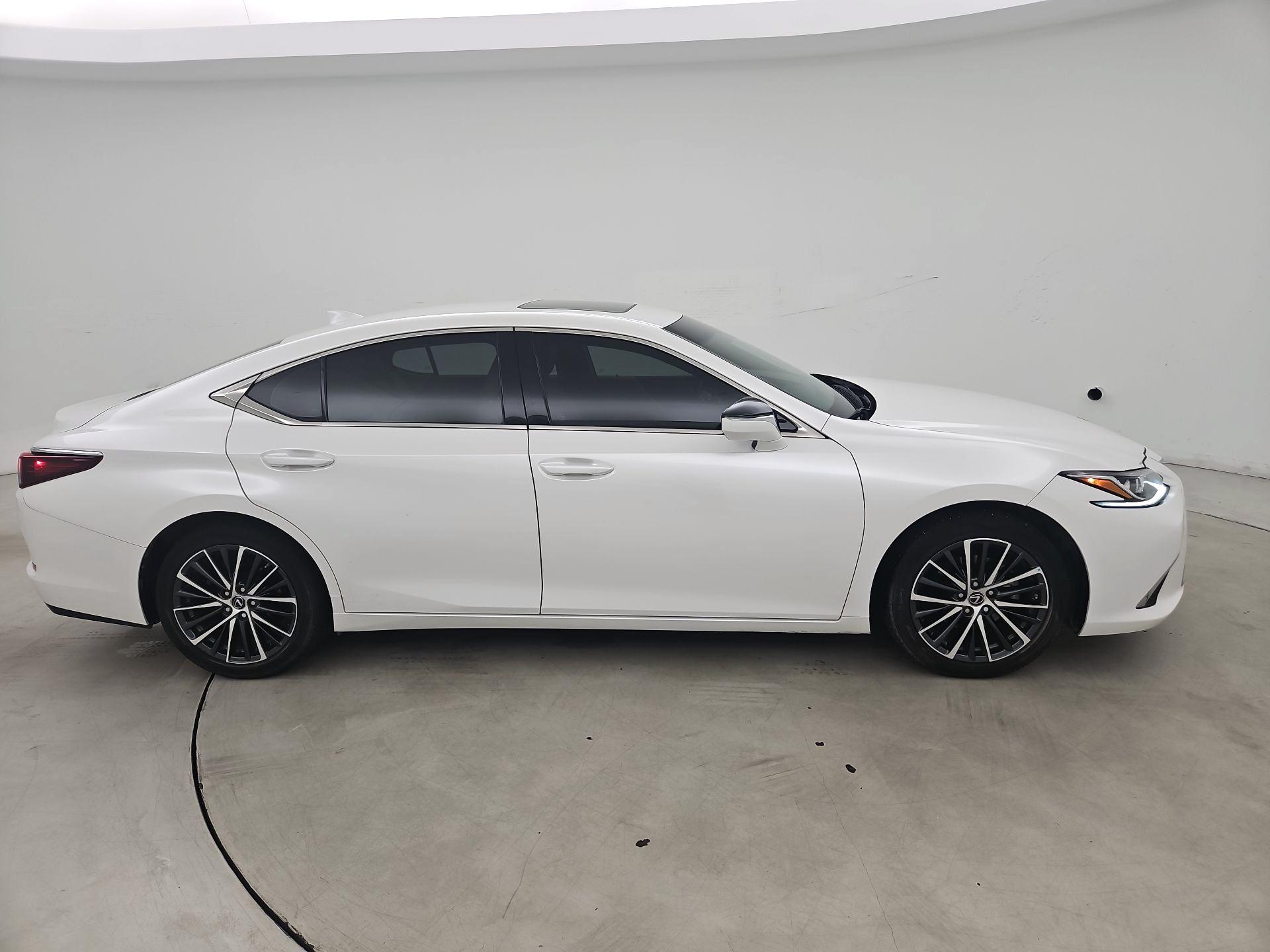 Thumbnail: 2023 Lexus ES - 4