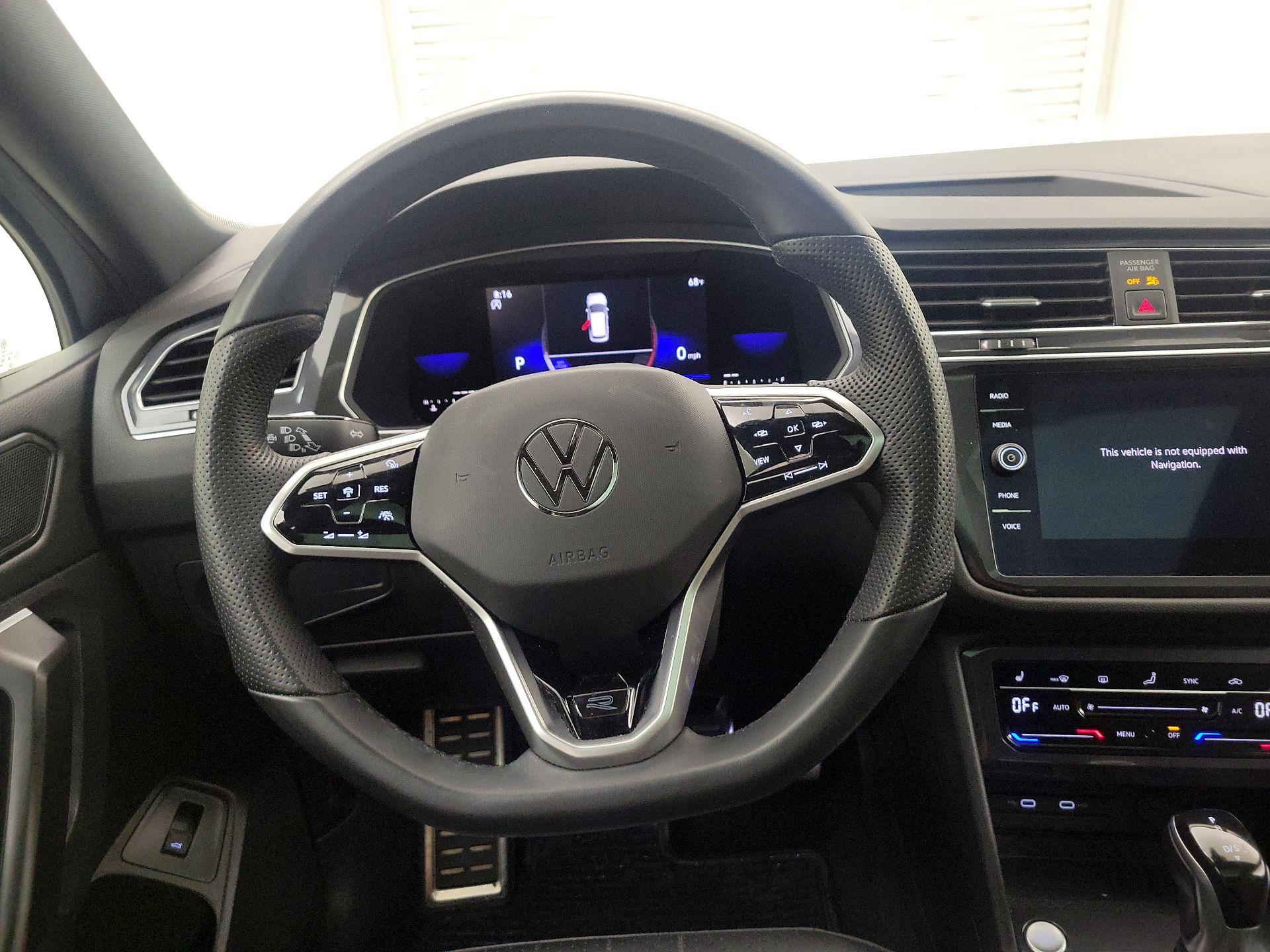 Thumbnail: 2022 Volkswagen Tiguan - 10