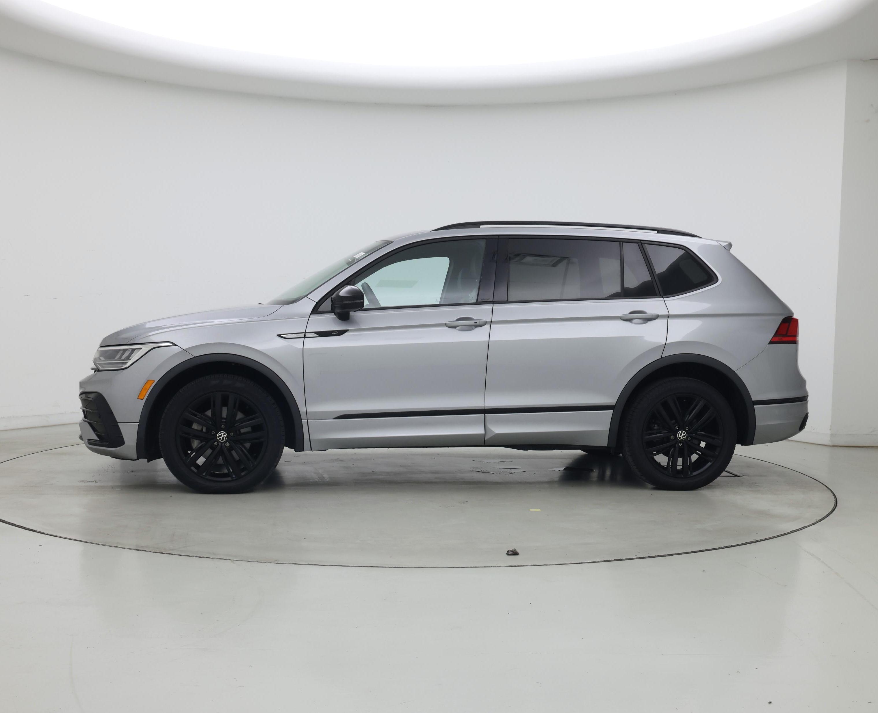 Thumbnail: 2022 Volkswagen Tiguan - 3
