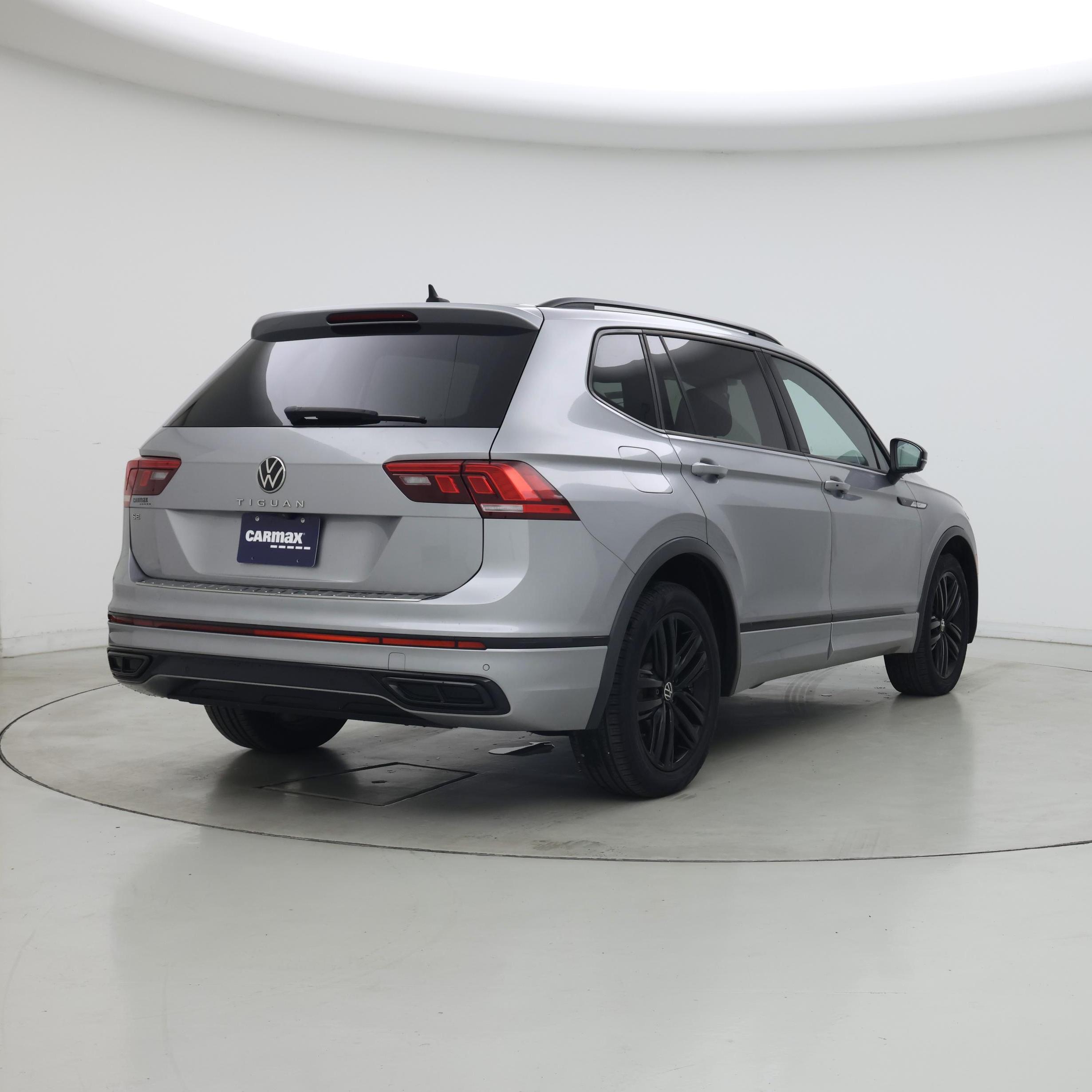 Thumbnail: 2022 Volkswagen Tiguan - 8