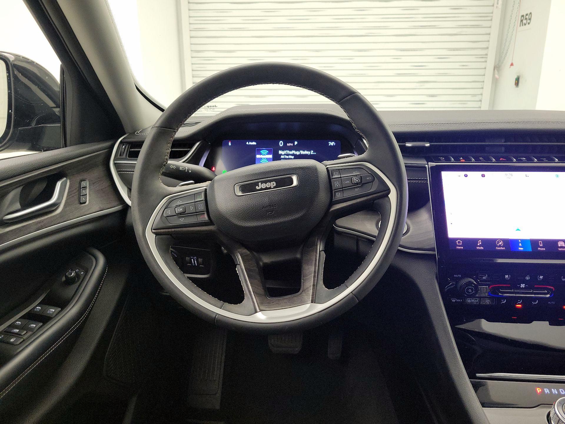 Thumbnail: 2023 Jeep Grand Cherokee - 10